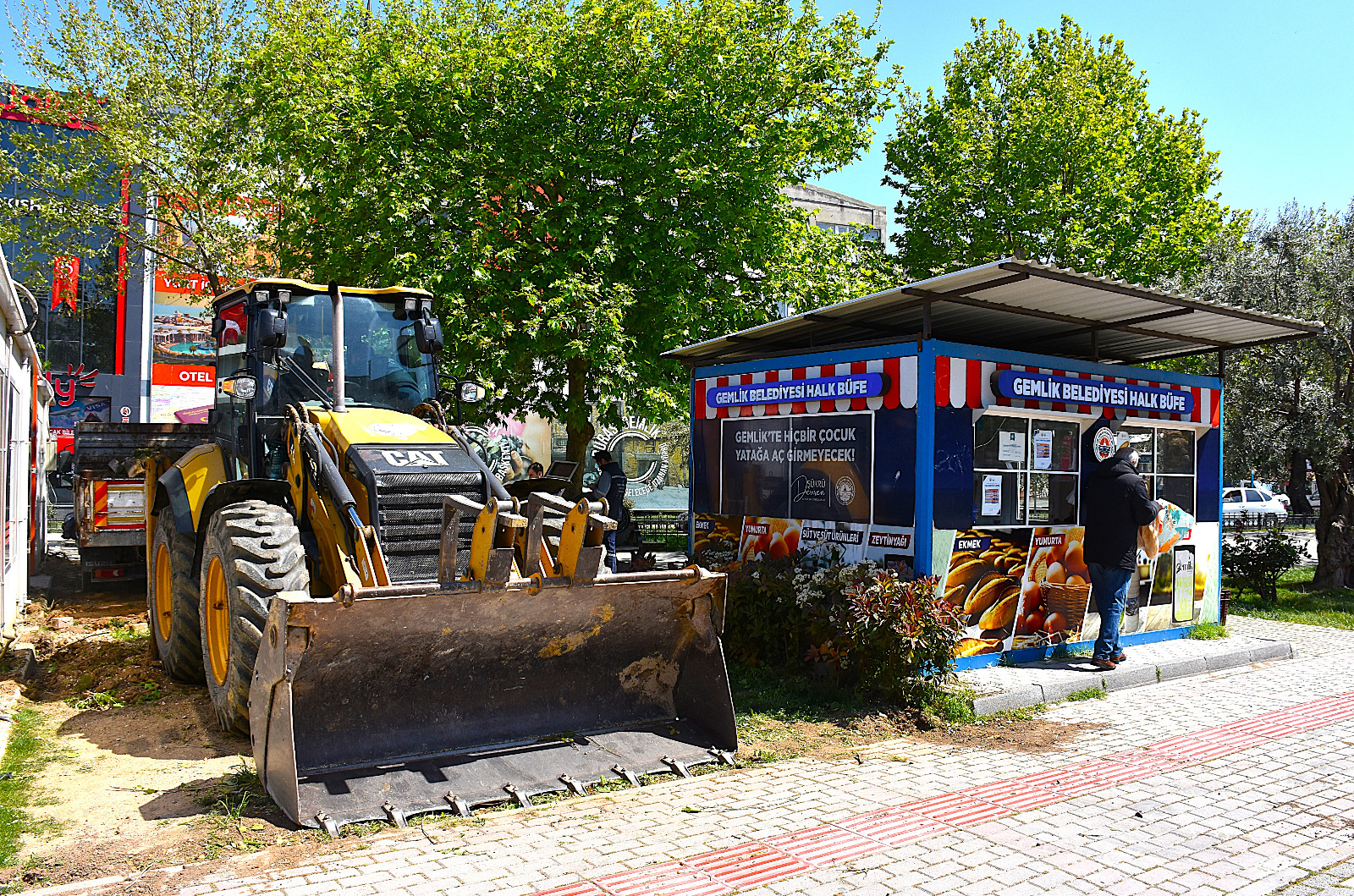 Meydanda Yaya Kaldırımı Genişliyor