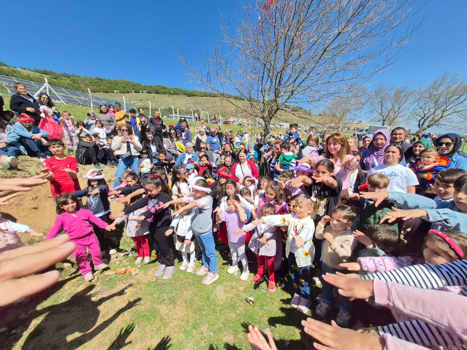 GEMLİK'TE UÇURTMA ŞENLİĞİ COŞKUYLA GERÇEKLEŞTİ