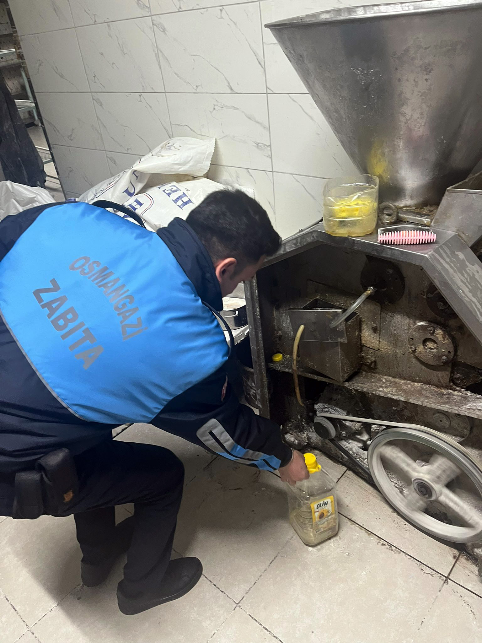 Zabıtadan merdiven altı imalathaneye baskın