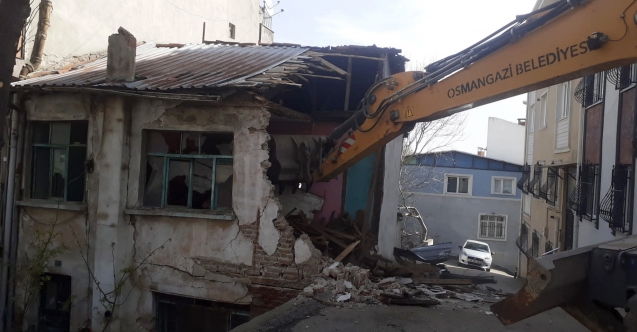 Osmangazi'de metruk binalar yıkılıyor