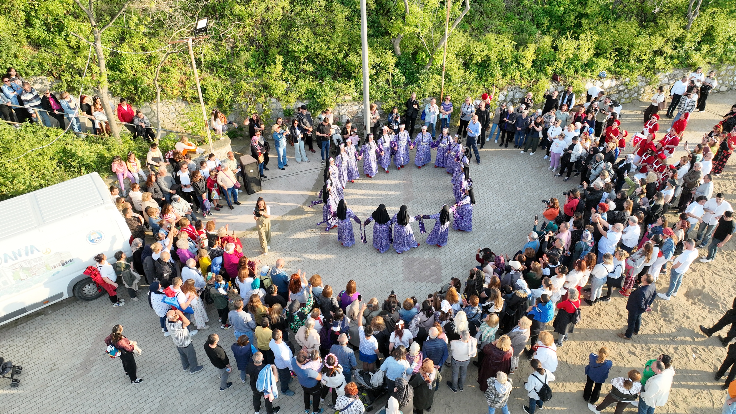 MUDANYA’DA BAHARIN GELİŞİ COŞKUYLA KUTLANDI