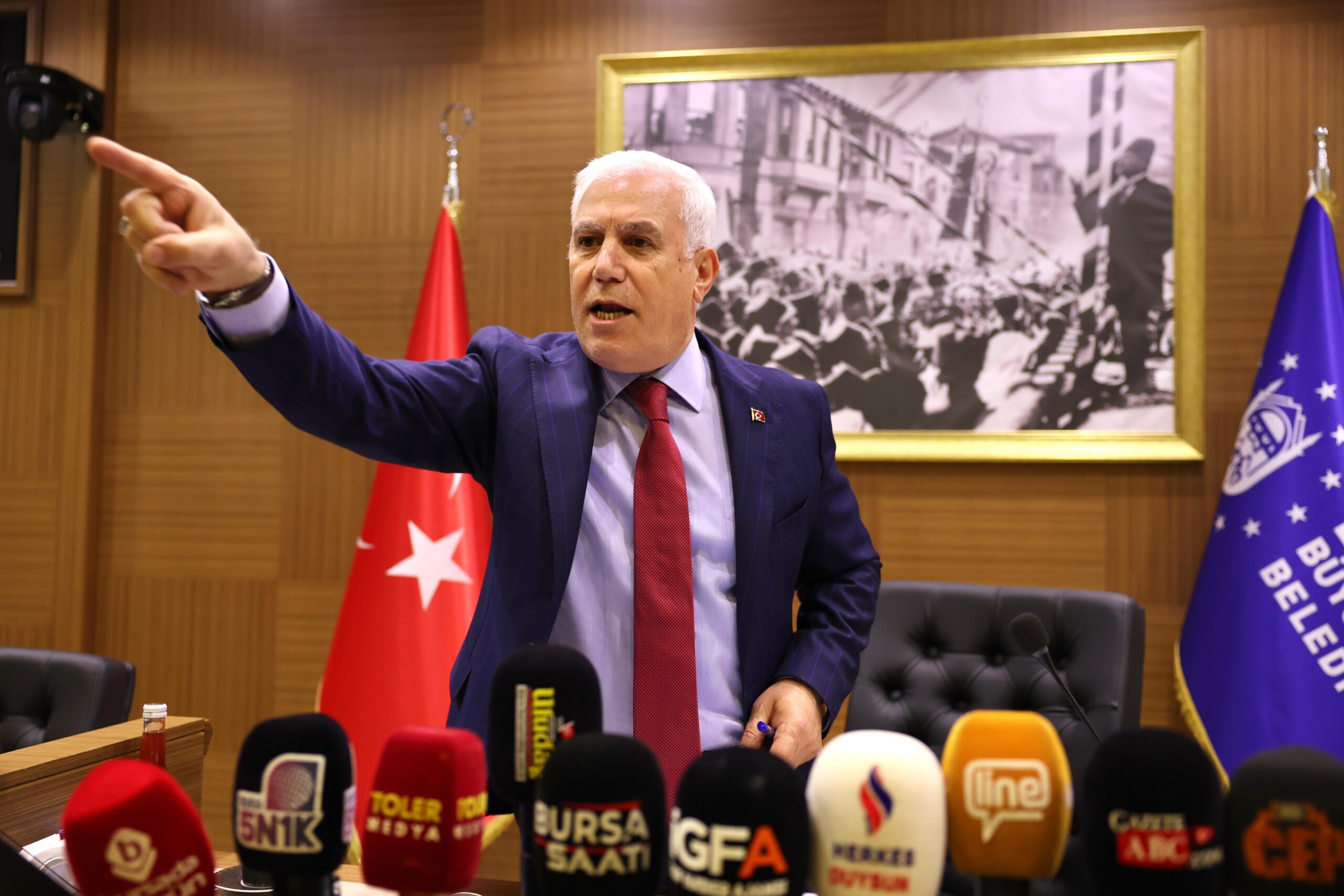 Başkan Bozbey’den Büyükşehir Meclisi’ndeki hakaret ve saldırıya kınama