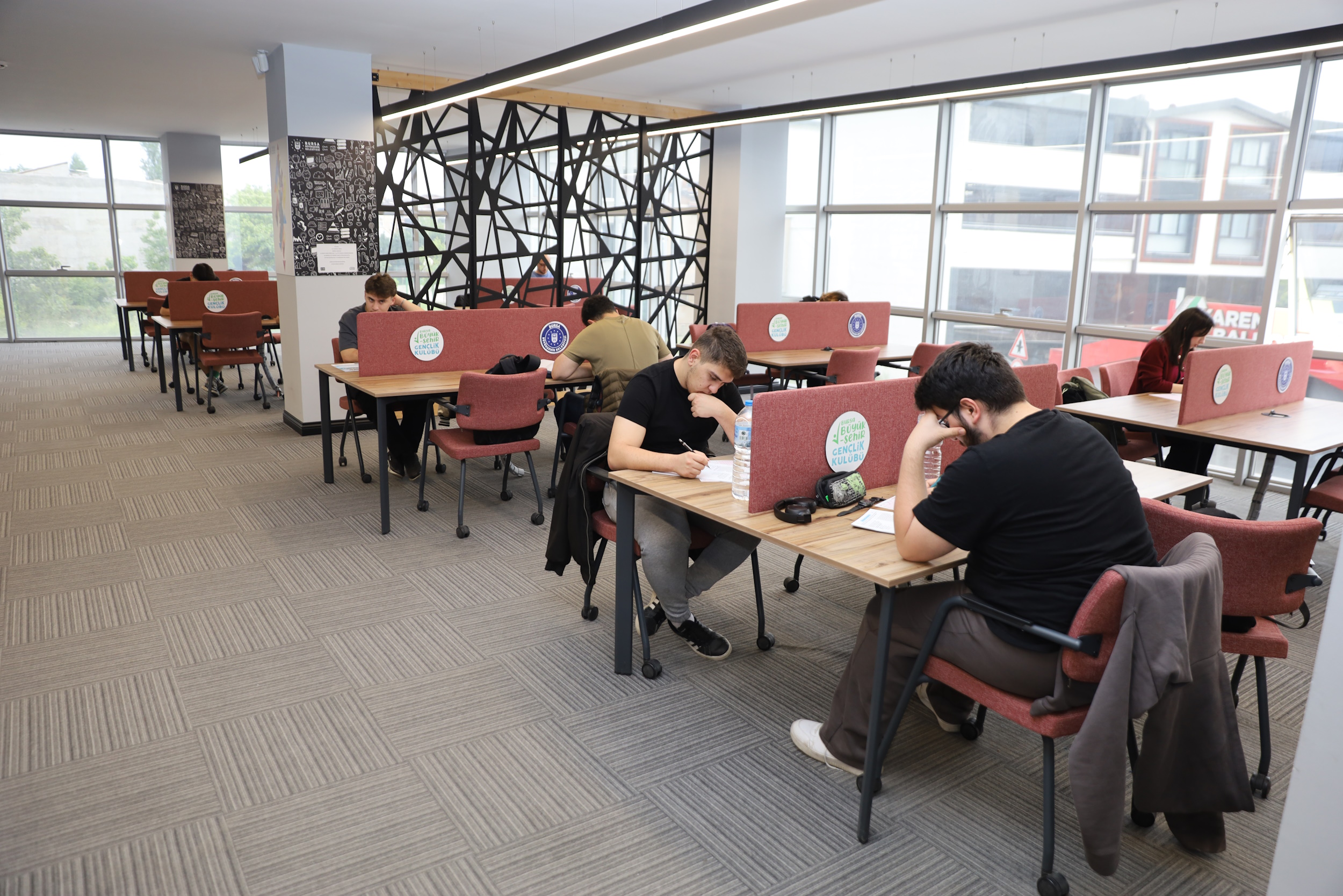 Gençlere üniversite yolunda sınav provası