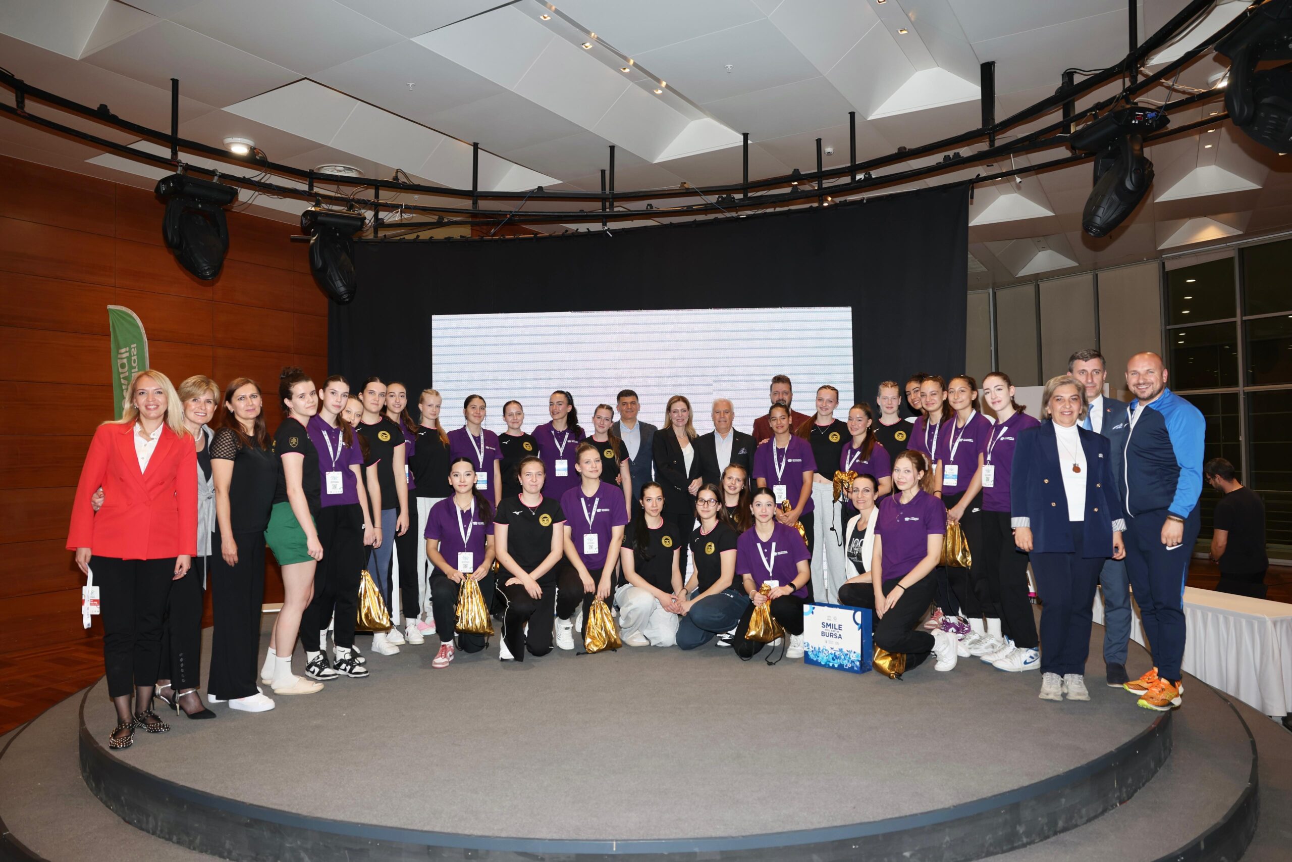 Başkan Bozbey, kardeş kentlerden gelen sporcularla buluştu