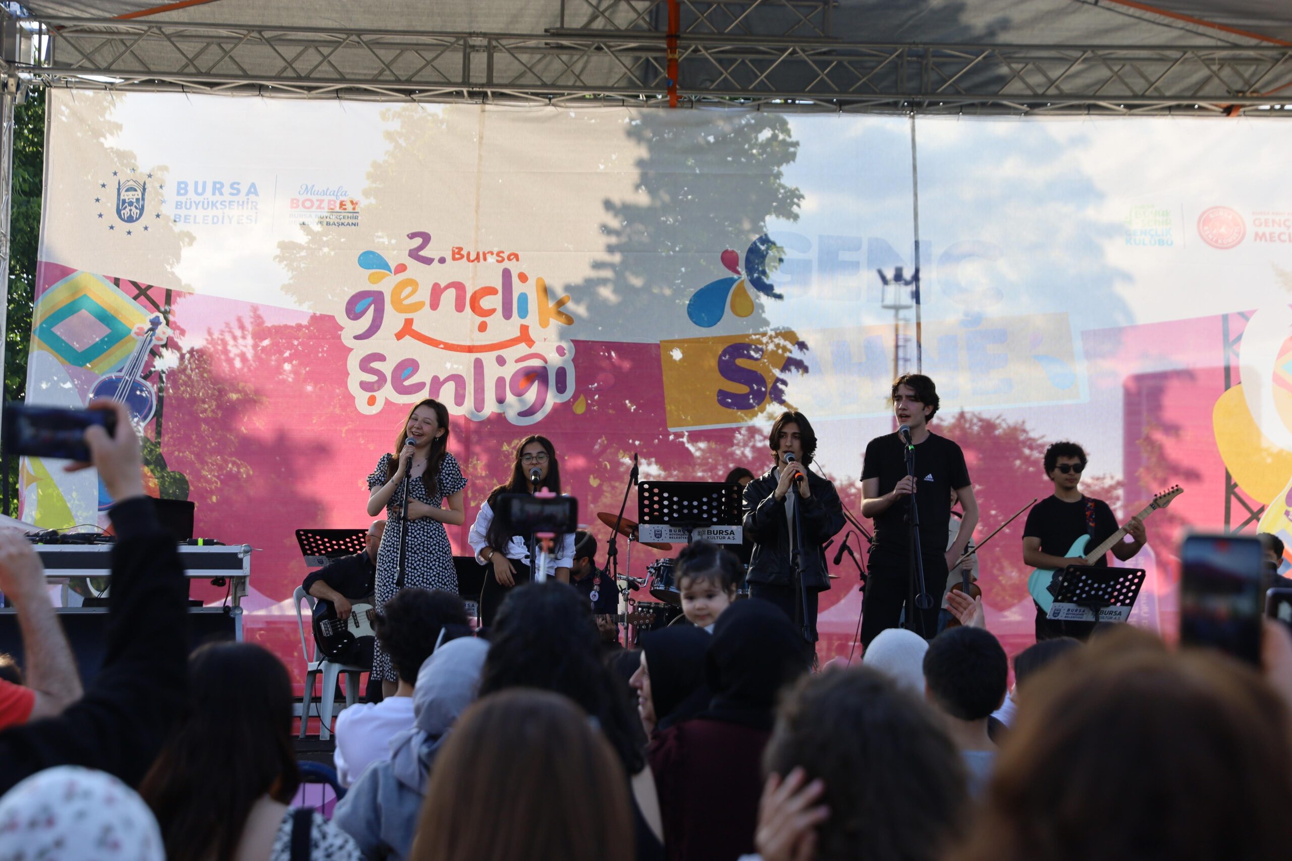 Gençlik Şenliği ile 19 Mayıs doyasıya yaşanıyor