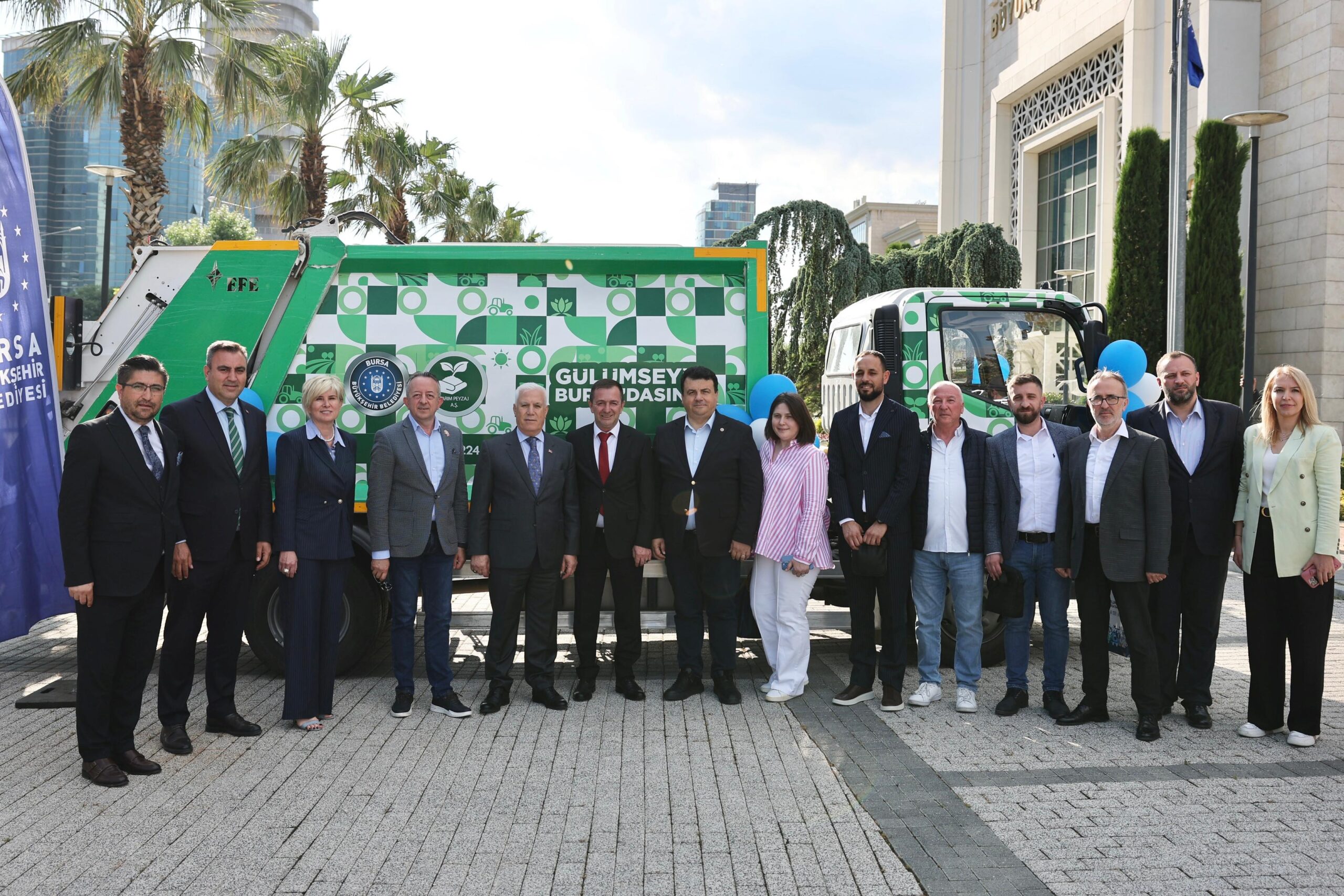 Büyükşehir’den Studeniçani Belediyesi’ne çöp kamyonu desteği