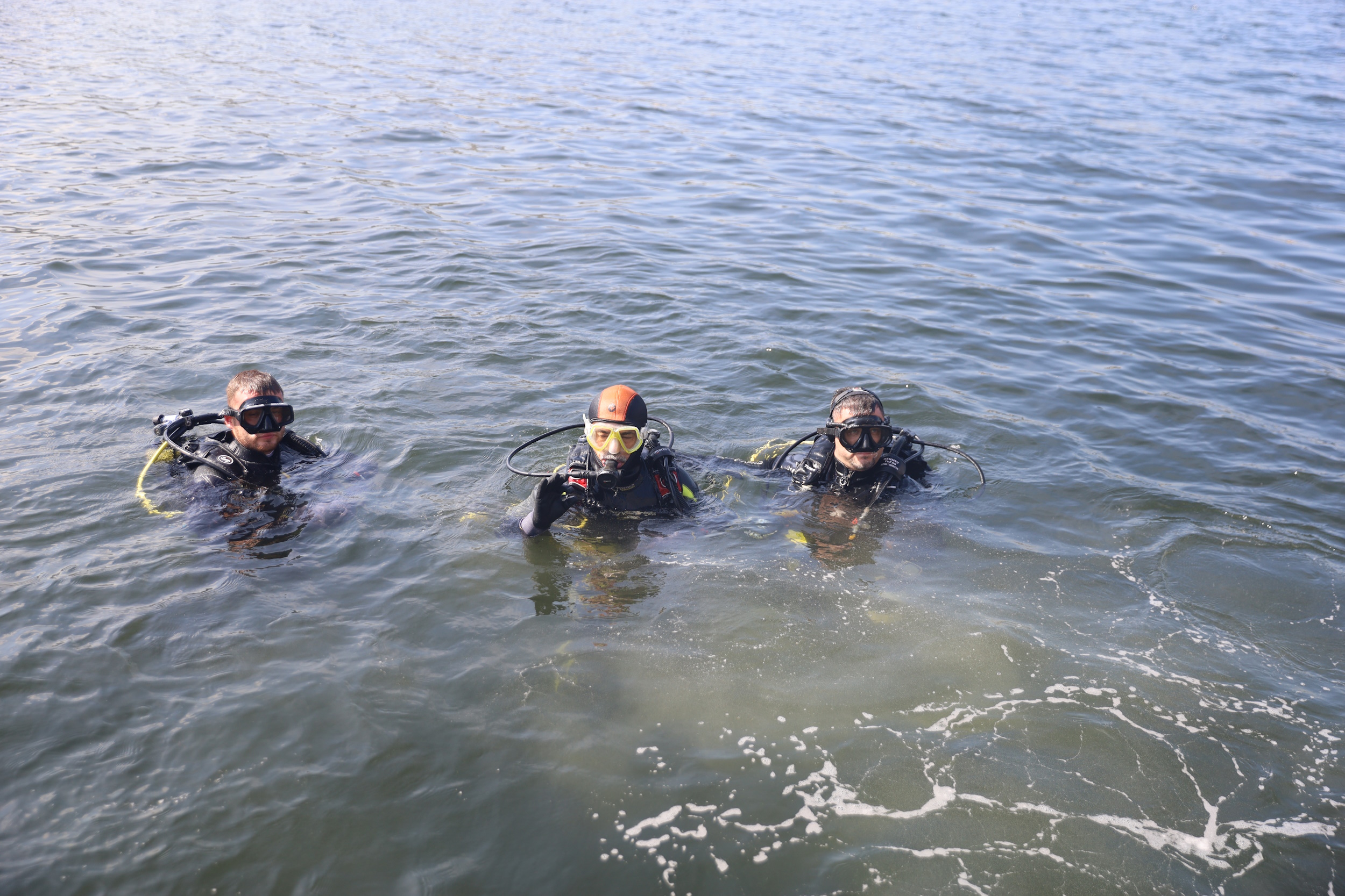 Gemlik Körfezi’nde dalgıçlardan dip temizliği