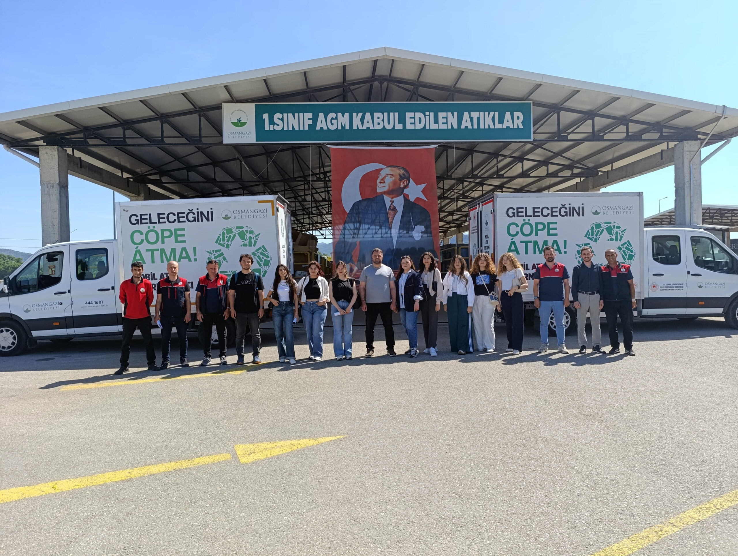 Öğrenciler kapı kapı dolaşılarak halka çevre bilinci kazandırıyor