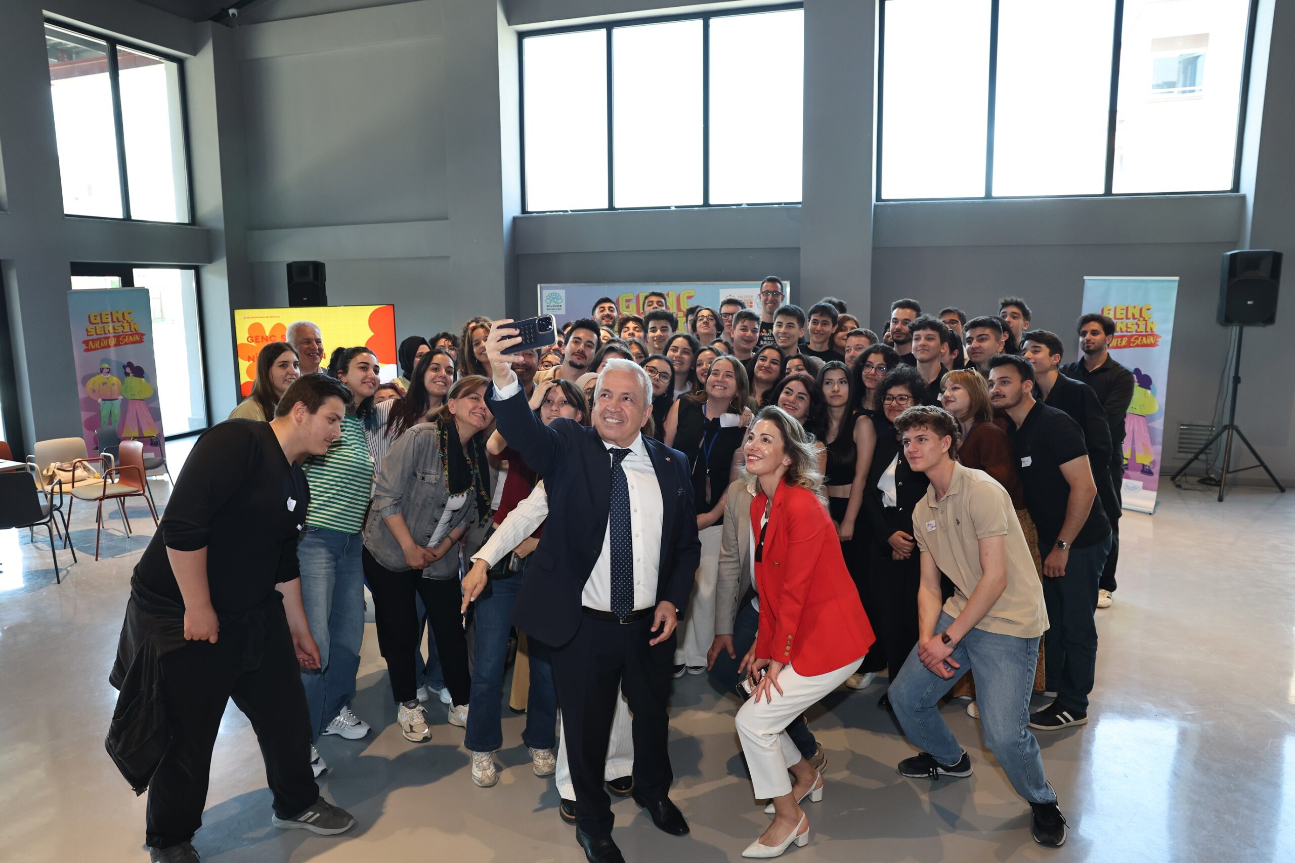 Başkan Şadi Özdemir Gençlik Bayramı’nda gençlerle buluştu