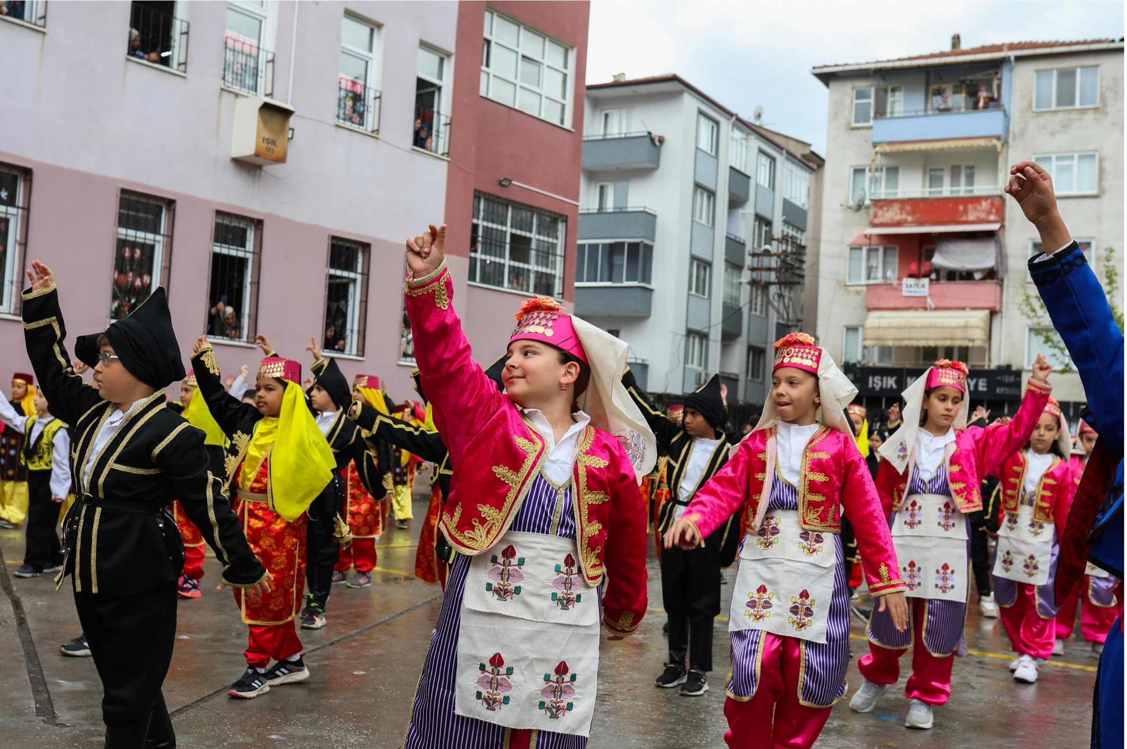 Gemlik’te 1470 Öğrenci Sanatla Buluşuyor