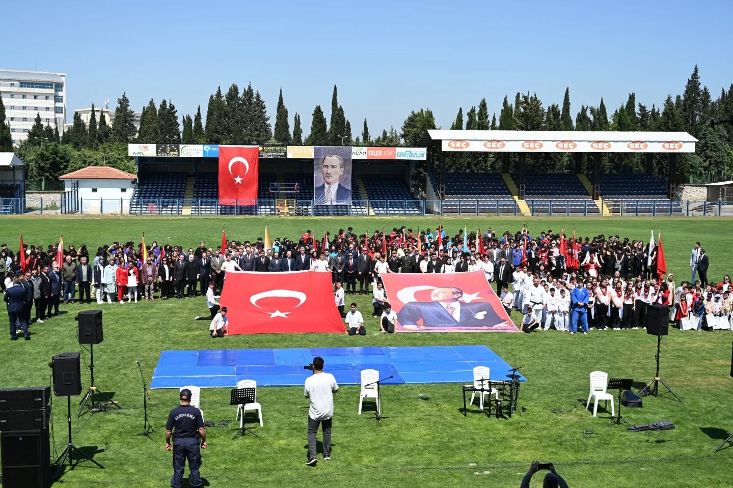 Gençliğin enerjisiyle umut dolu bir kutlama!