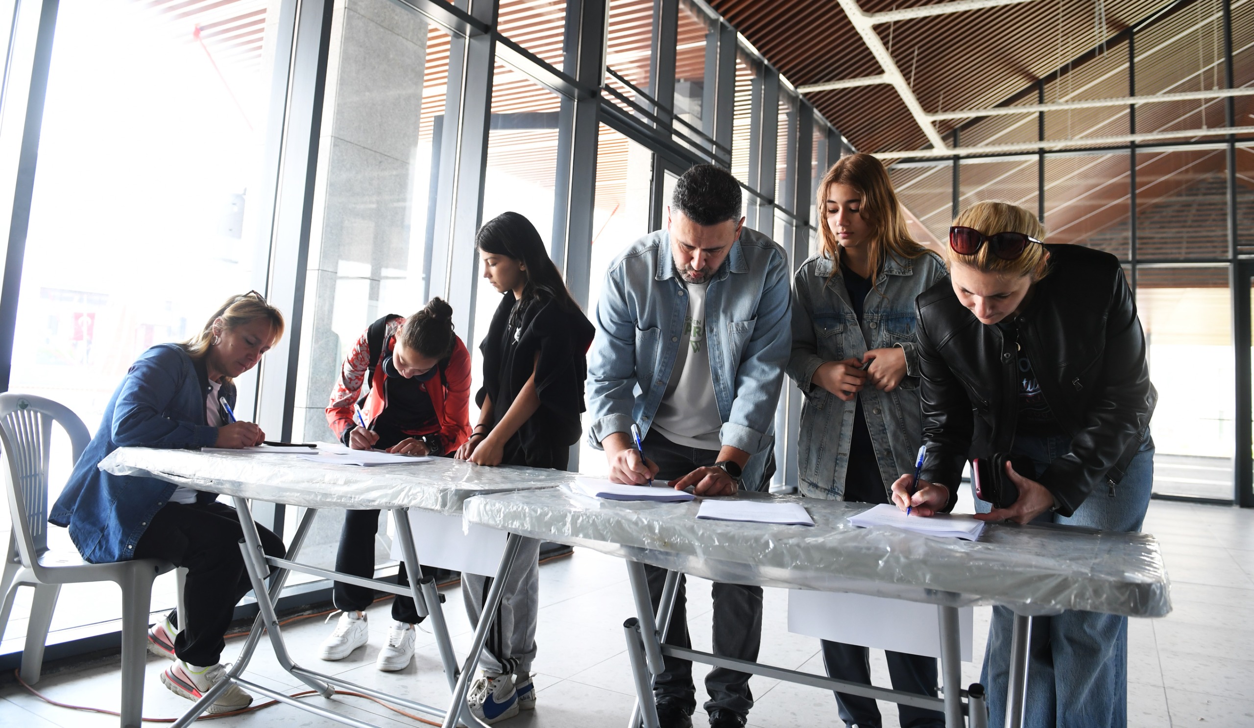 Tarihi koşuya katılacak sporseverler numaralarını aldı