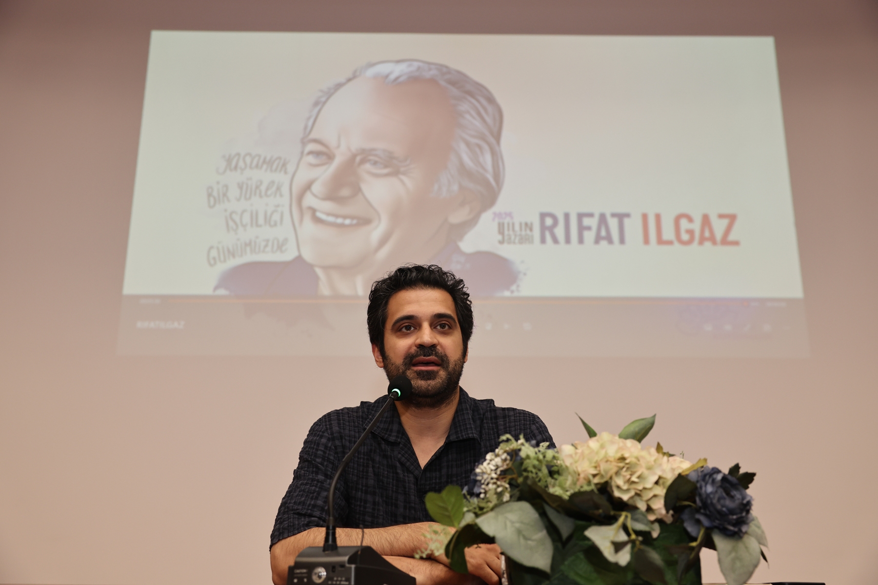 Oyuncu Uğur Uzunel, Marmarabirlik işçileriyle Rıfat Ilgaz’ı konuştu