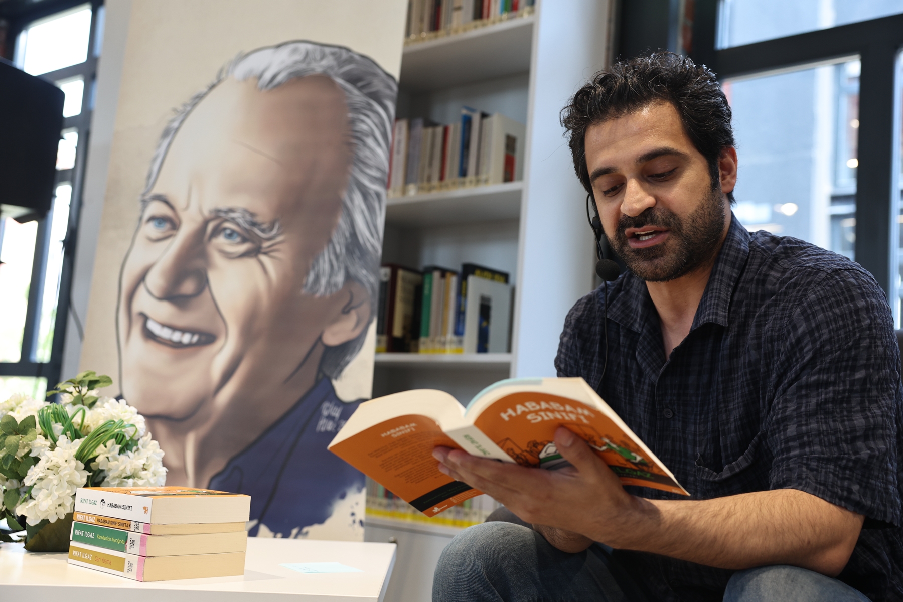 Genç oyuncu, öğrencilere “Hababam Sınıfı”nı okudu