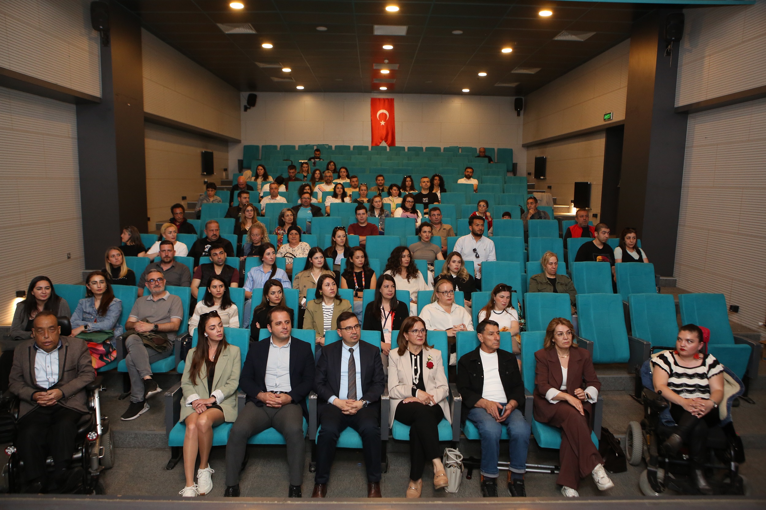 NİLÜFER’DE “ERİŞİLEBİLİR KENT VİZYONU” ELE ALINDI