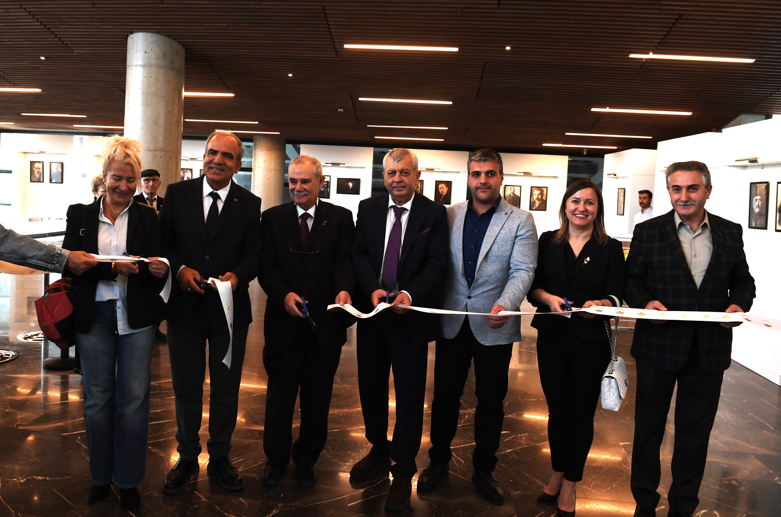 Kurtuluştan Kuruluşa Unutulmayanlar Sergisi açıldı