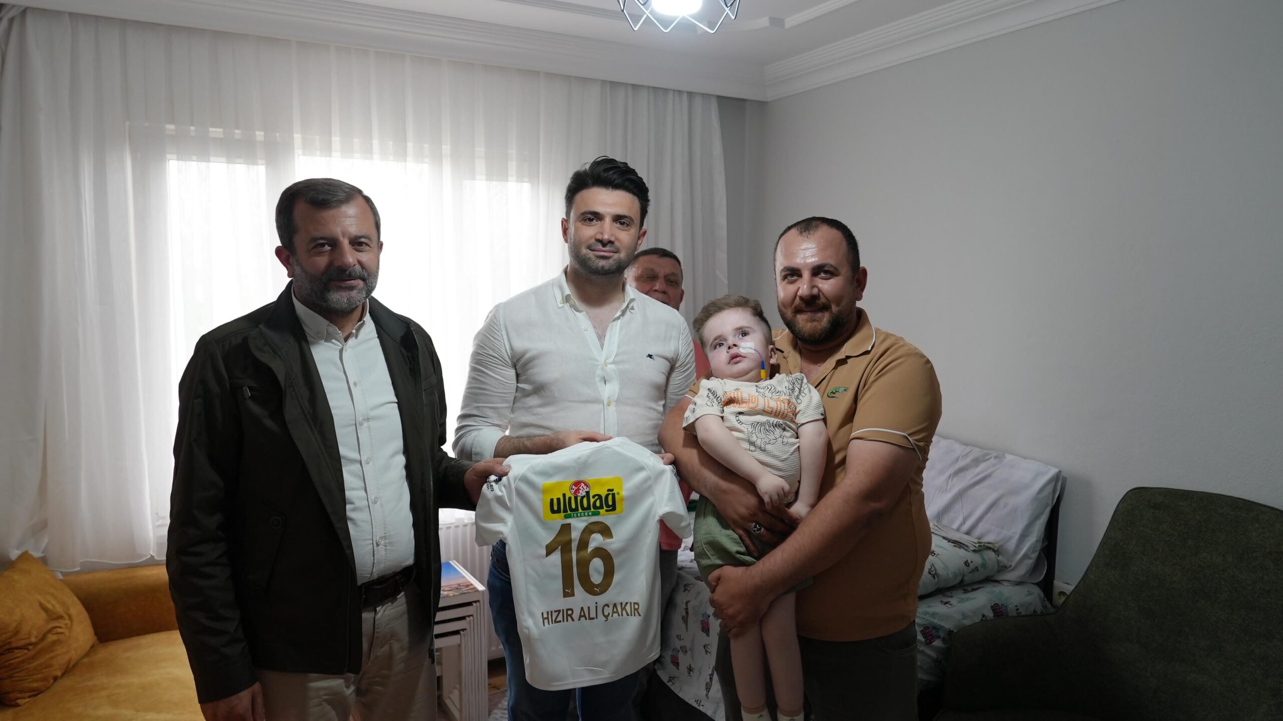 GÜRSULU MİNİK TARAFTARA  ANLAMLI ZİYARET