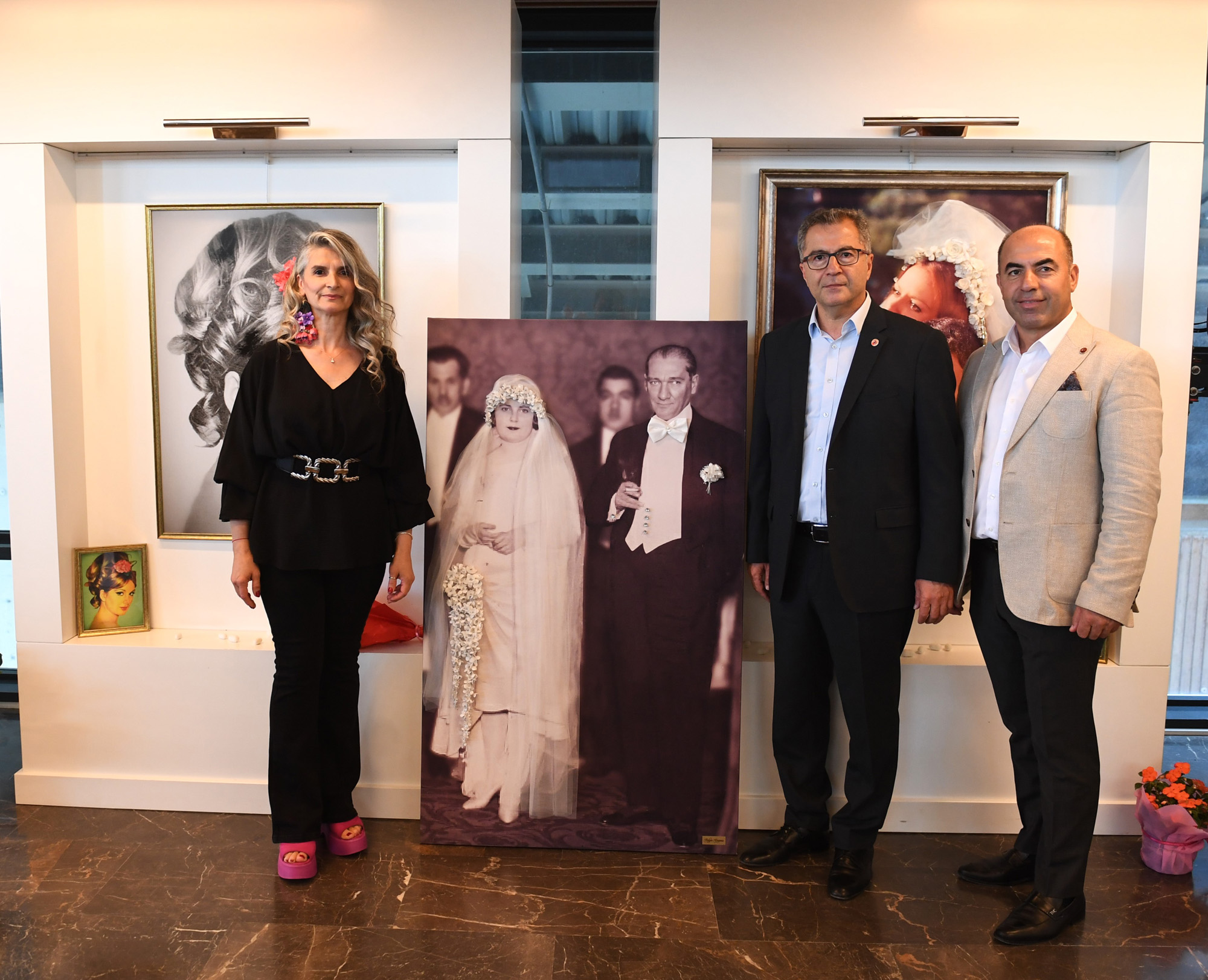 Bursa’nın ipek böceği kozaları usta oyuncuların fotoğraflarını süsledi