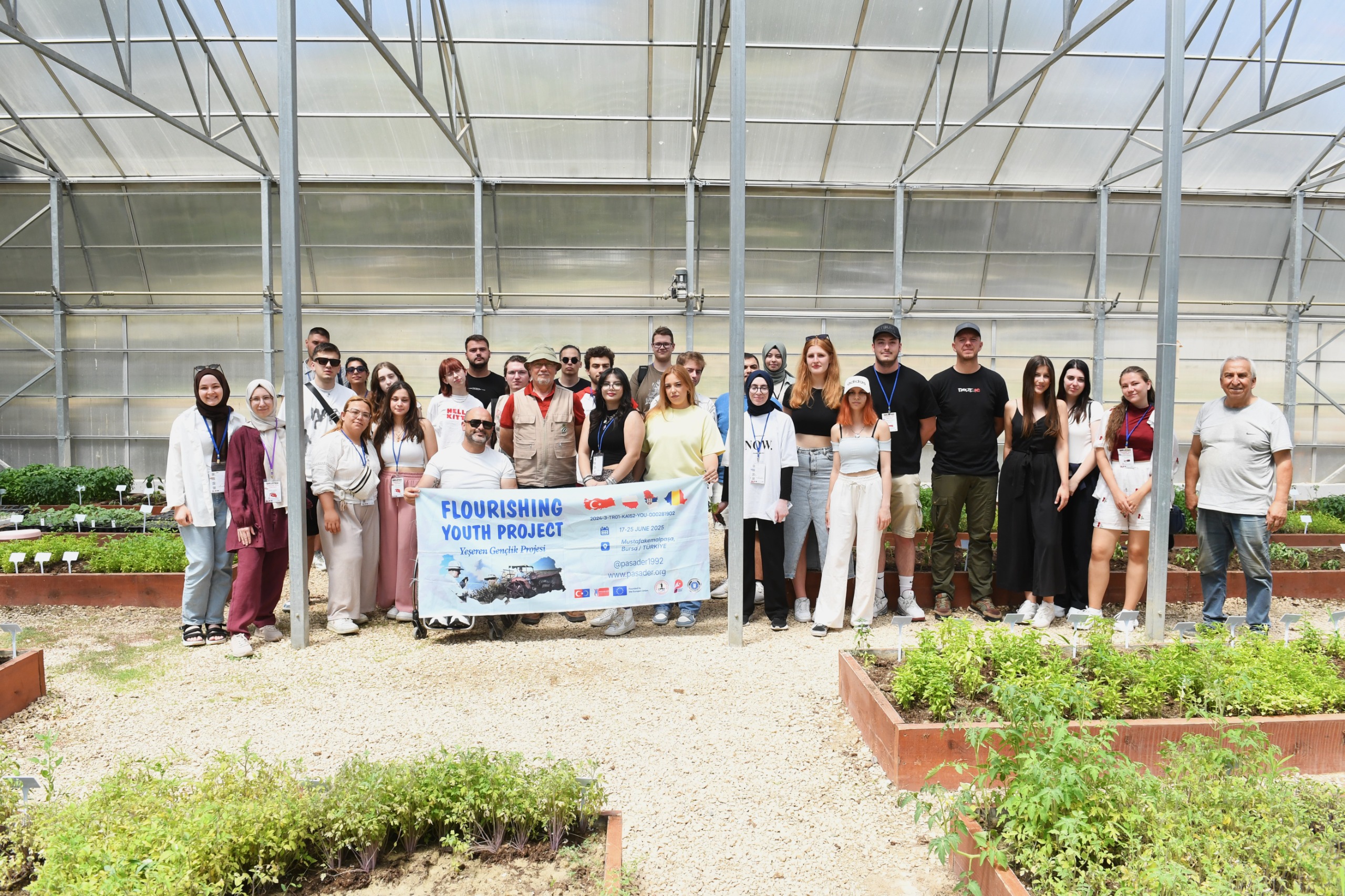 Avrupalı öğrenciler Osmangazi’de fide dikti