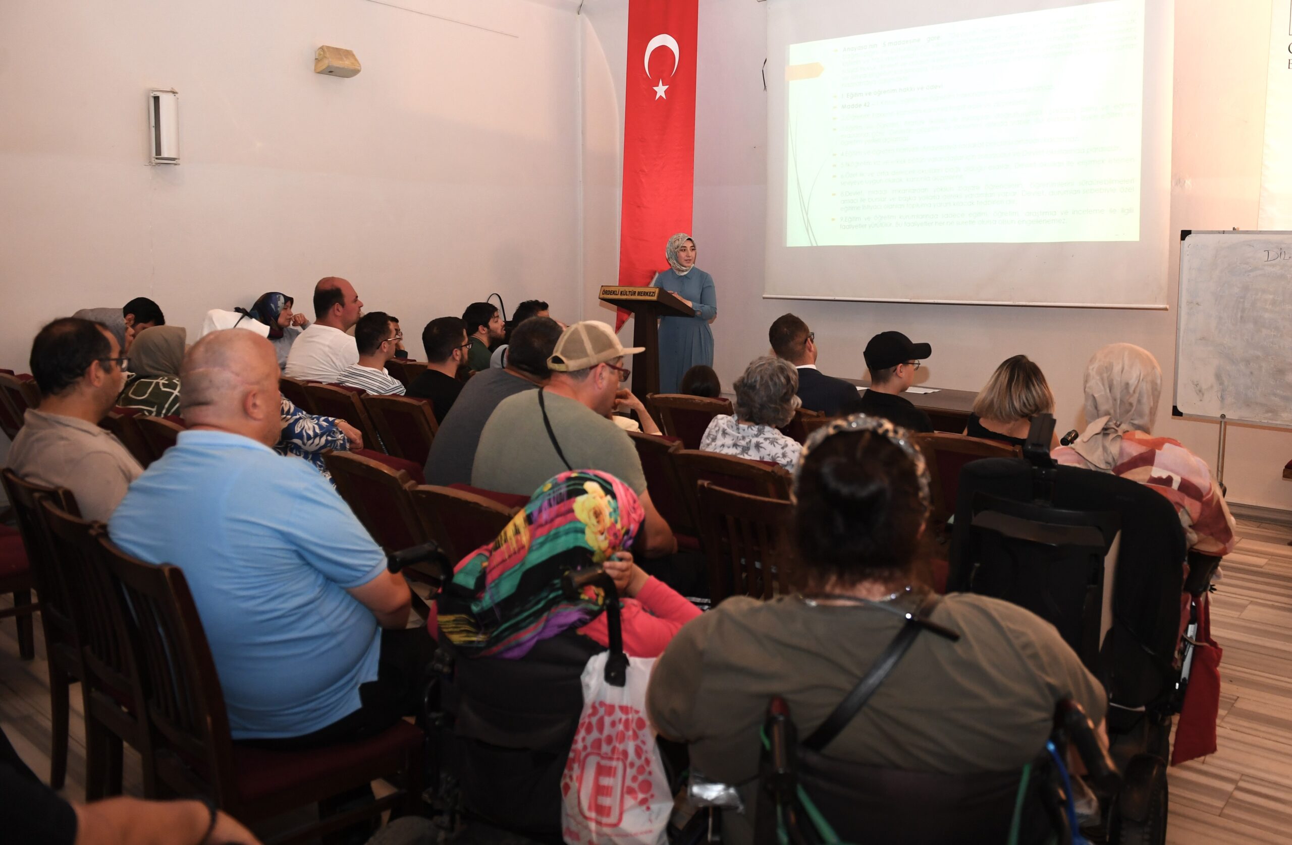 Engelliler bireyler haklarını Osmangazi’de öğrendi