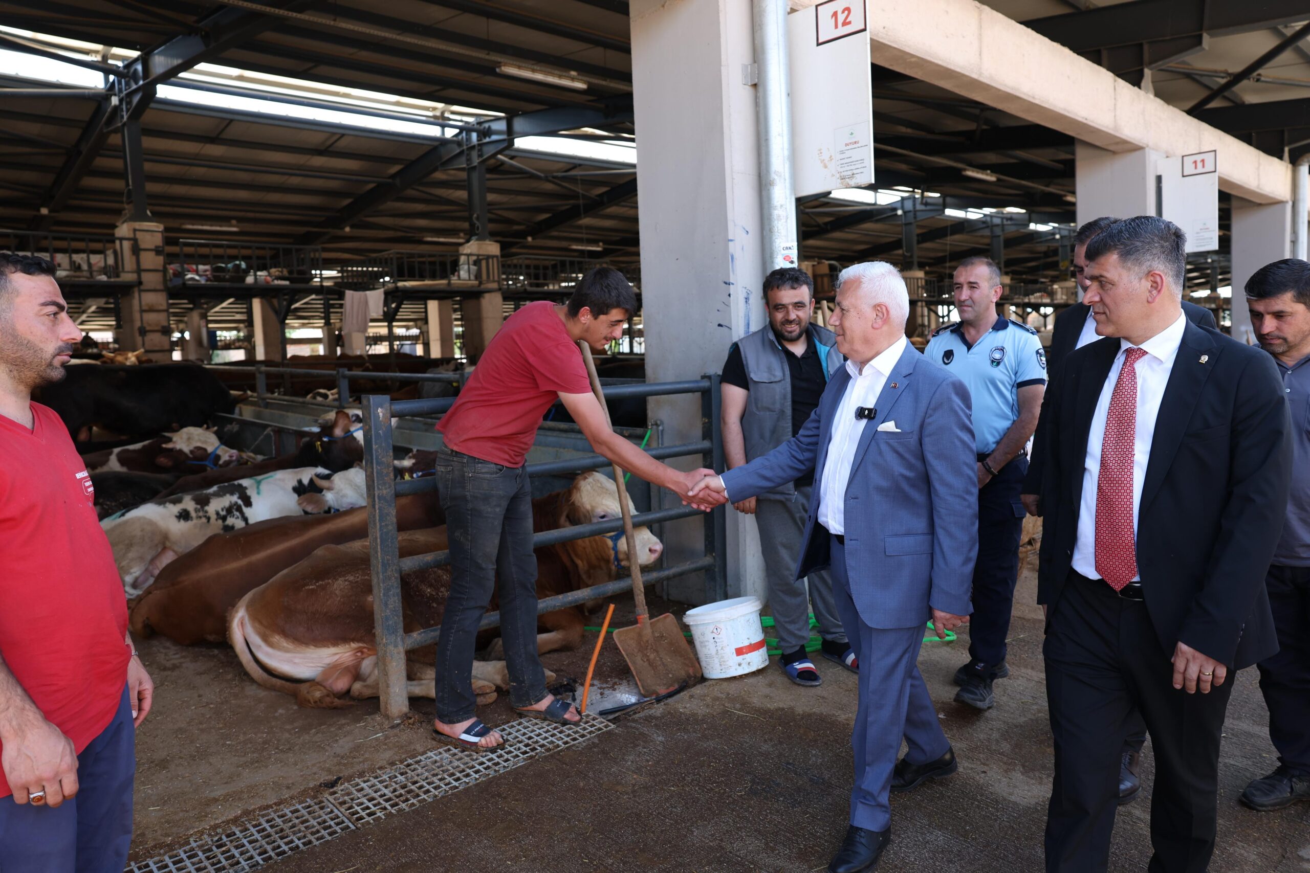 Başkan Bozbey’den Kurban Pazarı’na ziyaret
