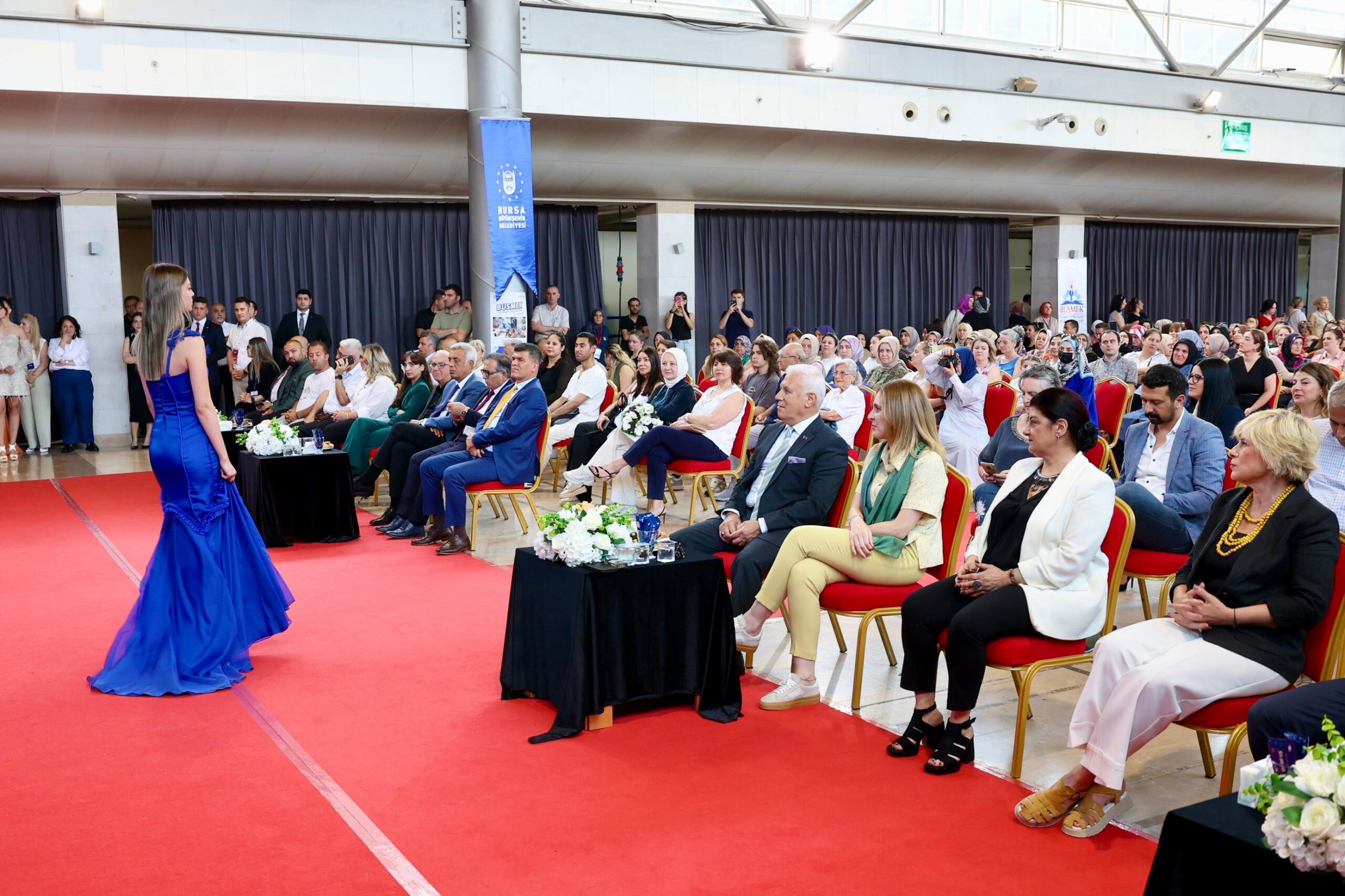 BUSMEK Yıl Sonu Sergisi ziyarete açıldı