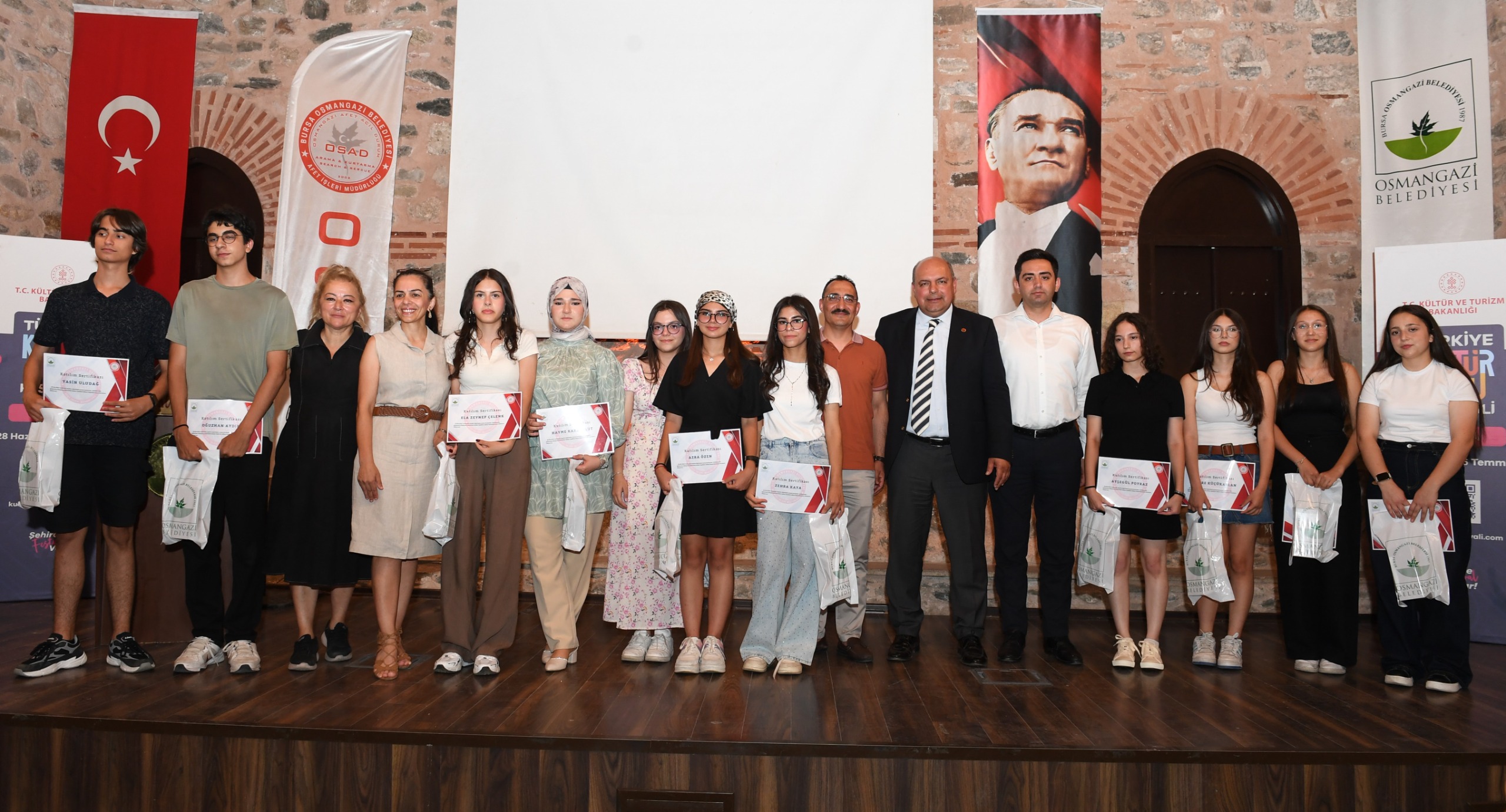 Osmangazi’de deprem tatbikatını başarıyla tamamlayan öğrencilere sertifika verildi