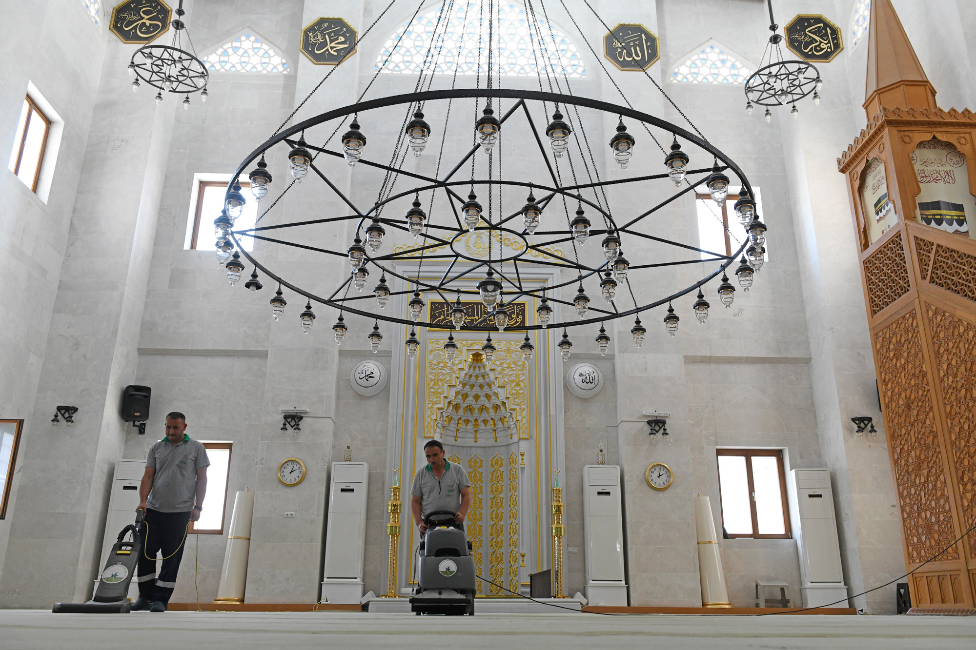 Osmangazi’deki camiler bayrama hazır