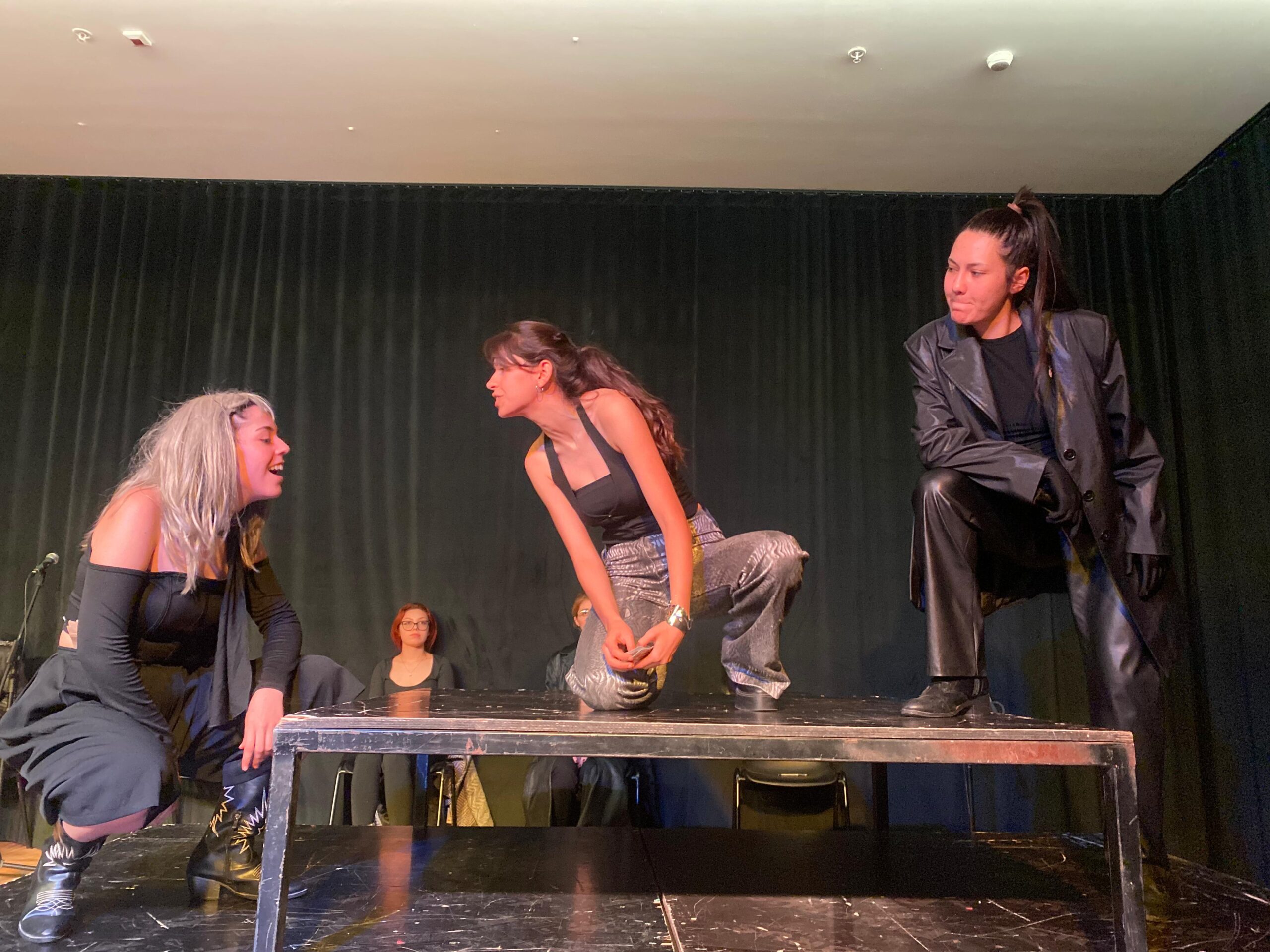 Osmangazi Belediyesi Tiyatro Okulu ‘Tersine Dünya’ ile izleyici karşısına çıkıyor