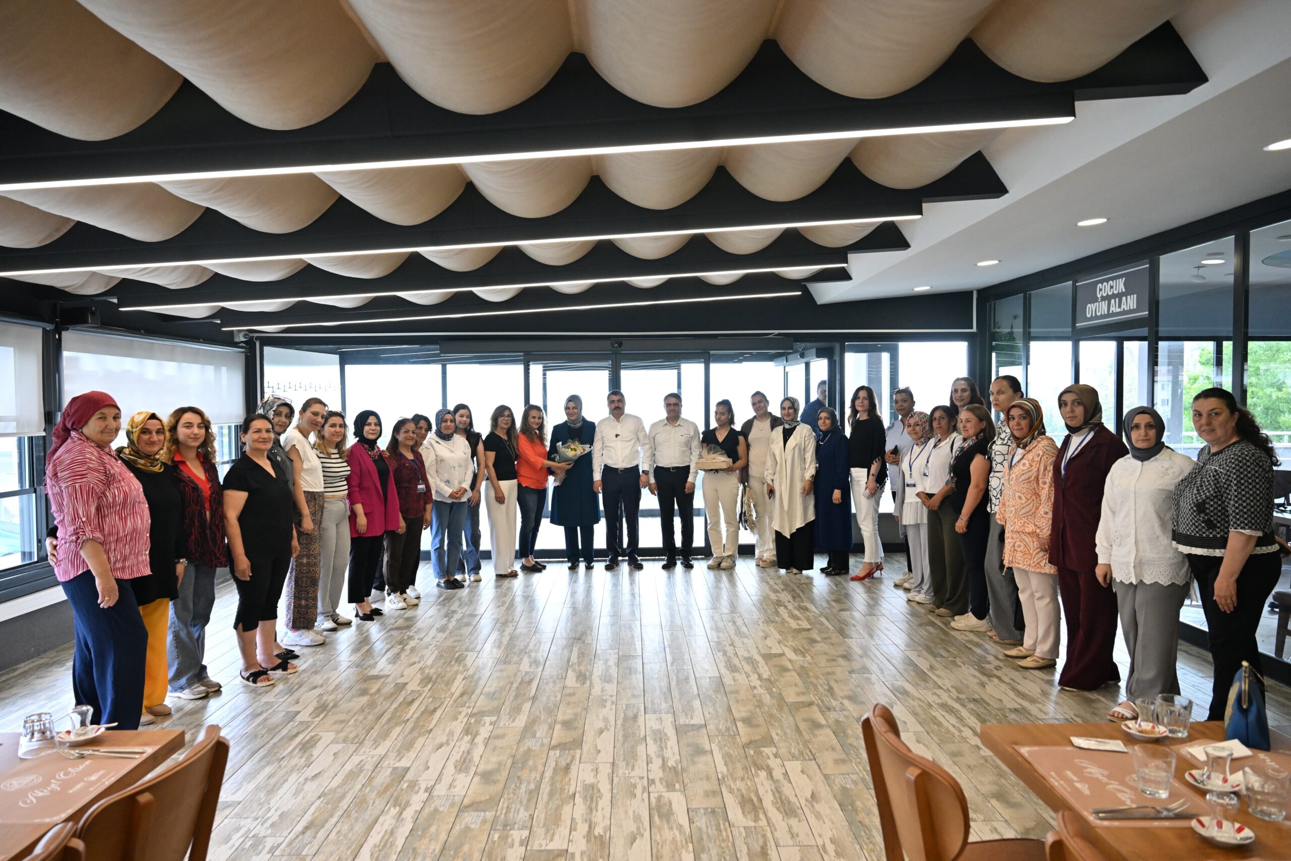 BAŞKAN YILMAZ ÜRETEN KADINLARI AĞIRLADI