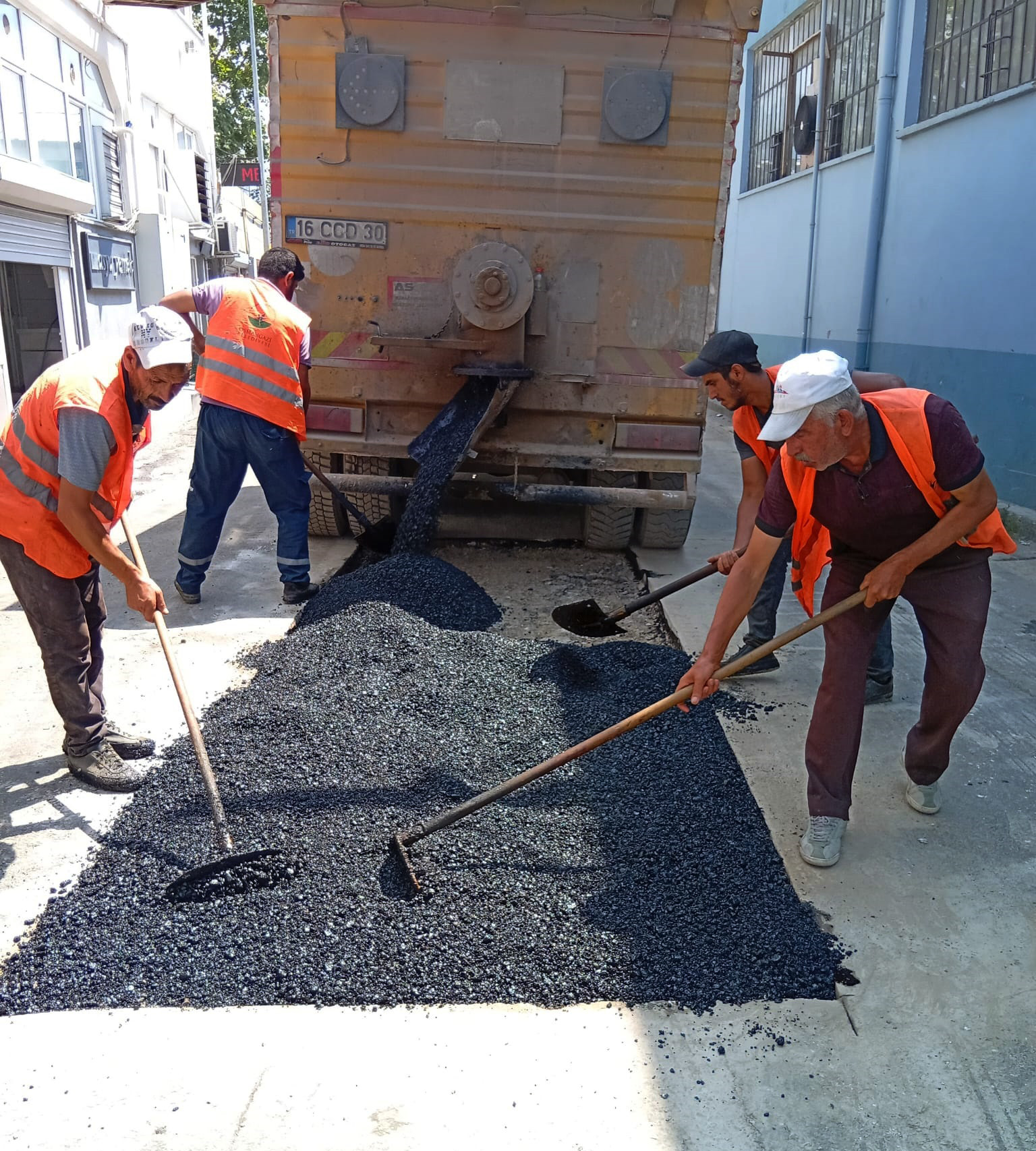 Osmangazi Belediyesi’nden yol seferberliği