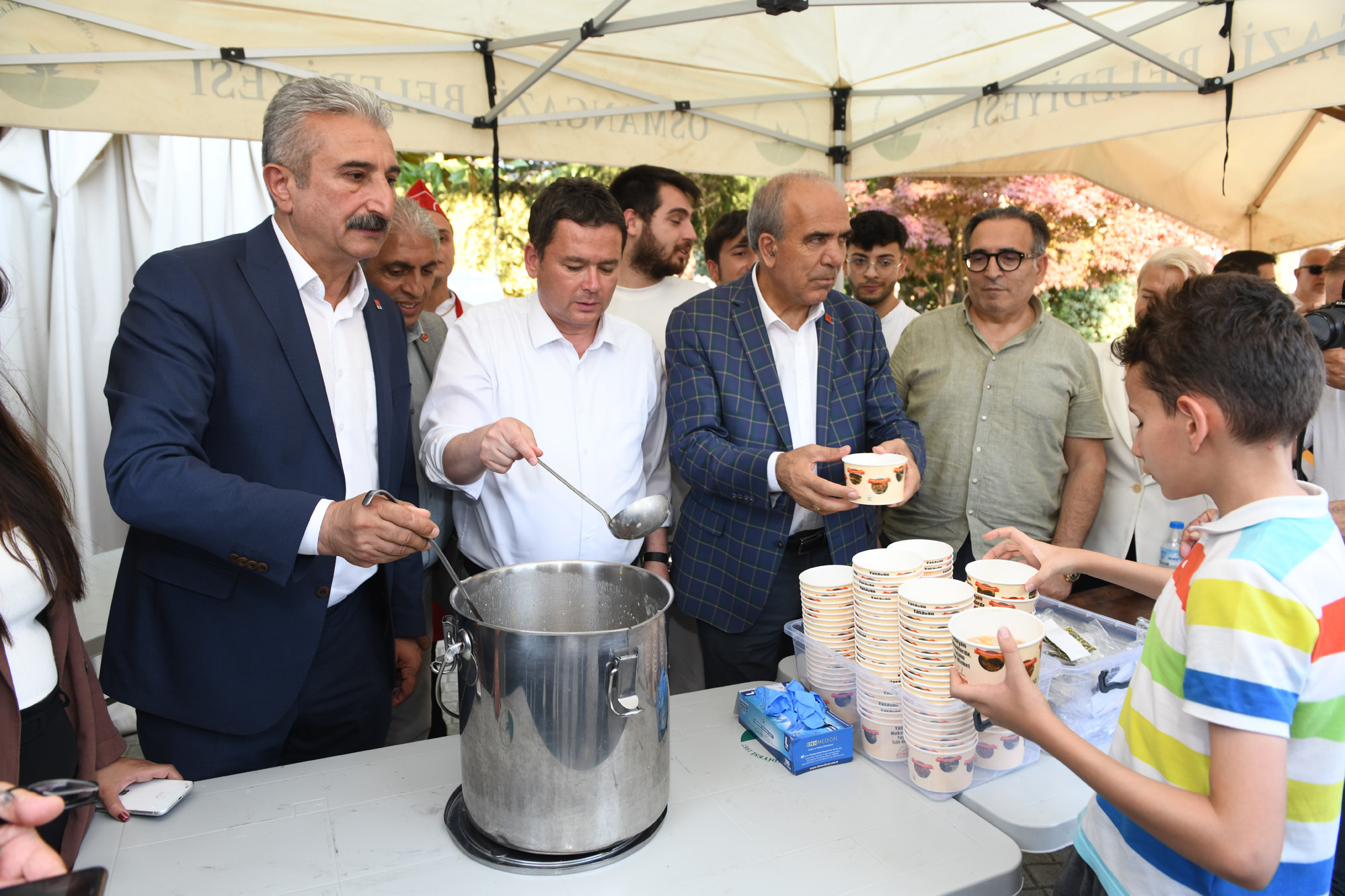 Osmangazi’de aşure kazanları kardeşlik için kaynadı