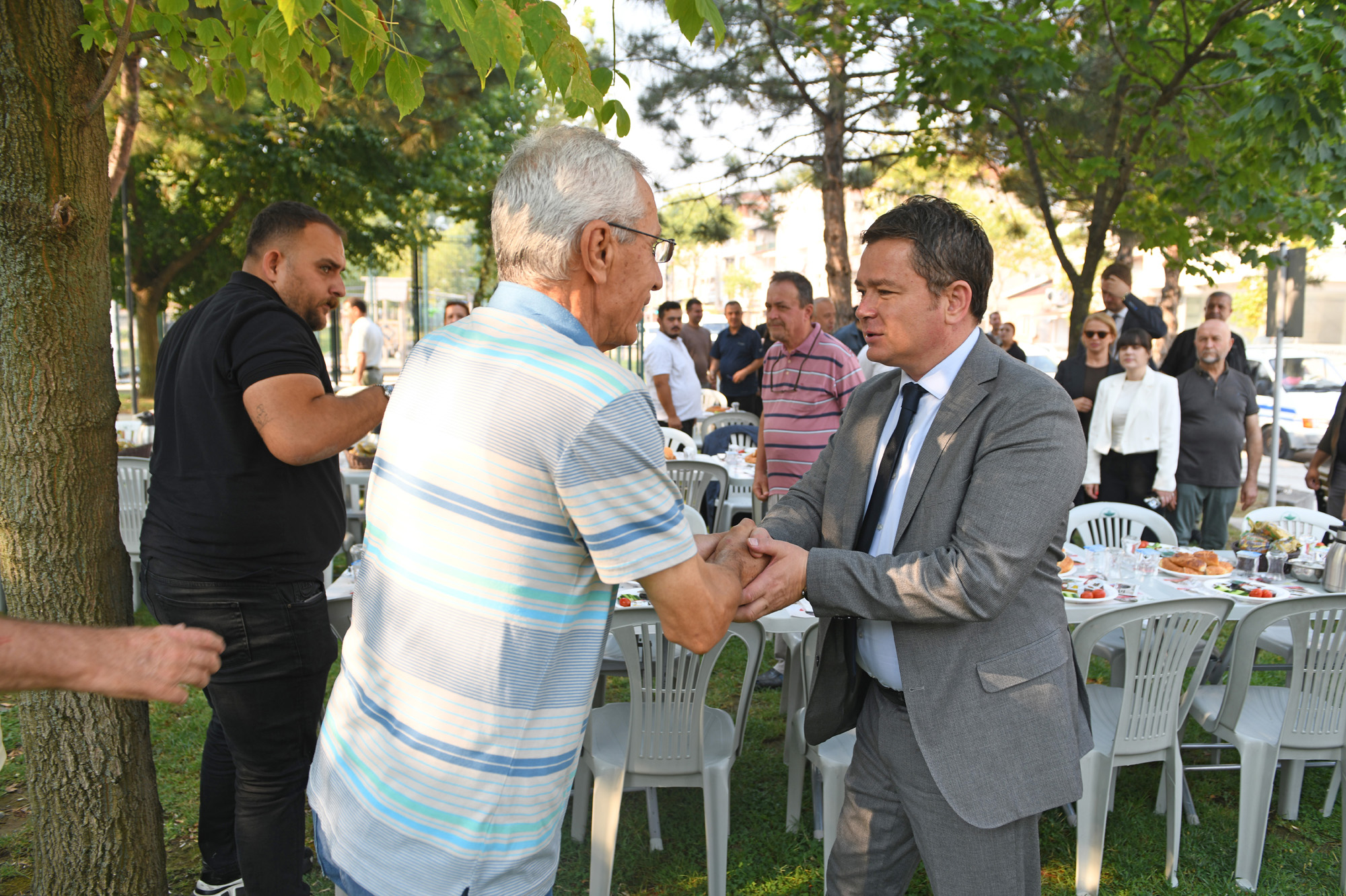 Başkan Aydın, Zafer Mahallesi’nde vatandaşla kahvaltıda buluştu