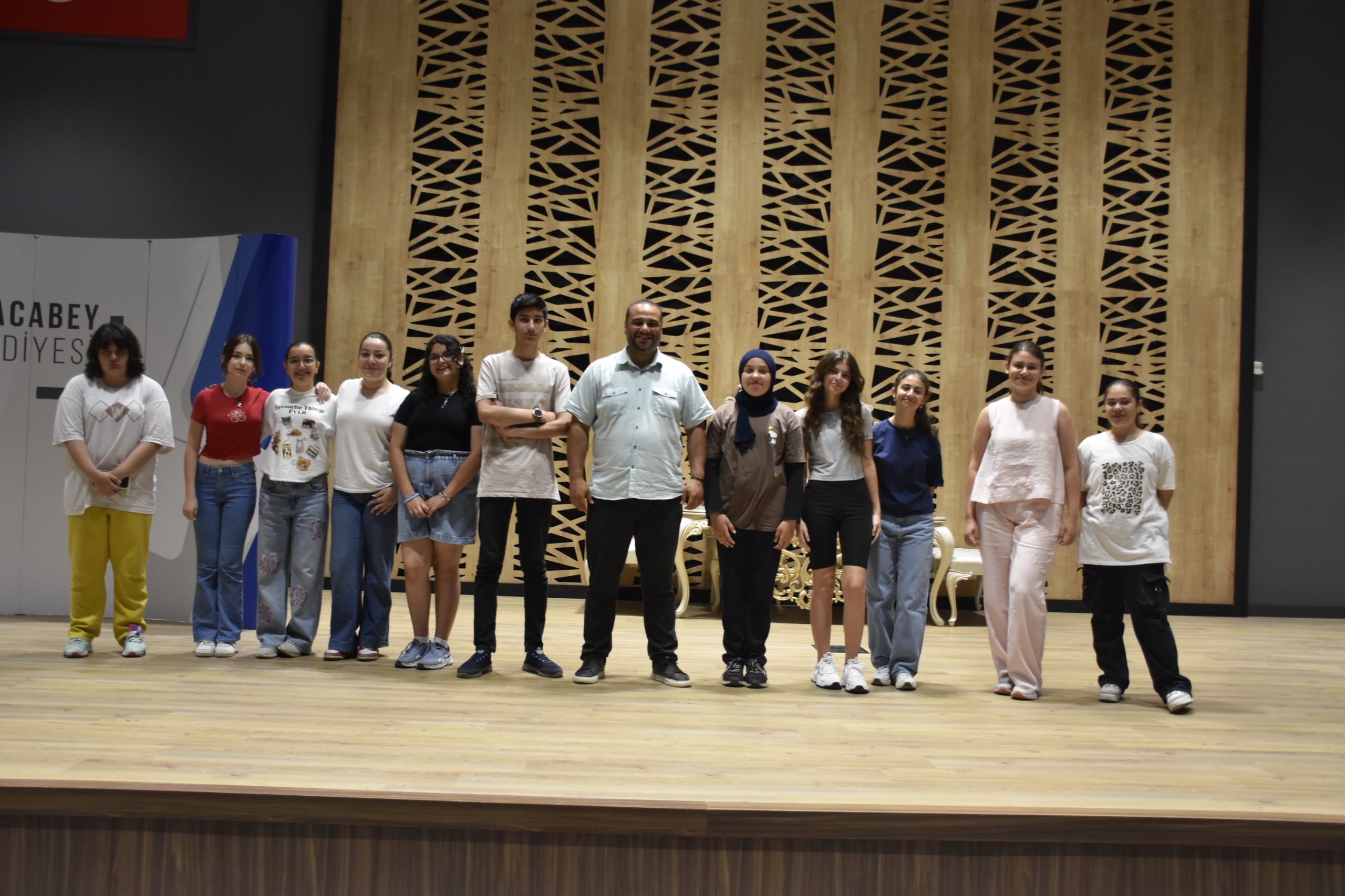 Karacabey Belediyesi Tiyatro Topluluğu yeni sezon eğitimlerine başladı