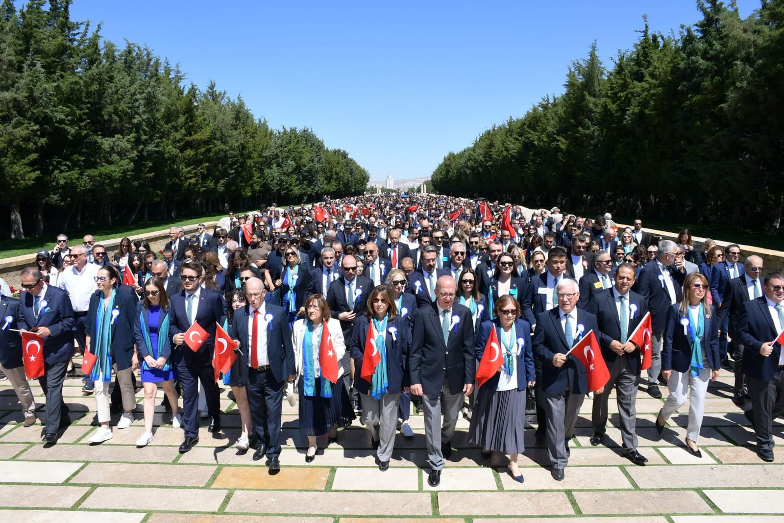 ROTARYENLER YENİ DÖNEME ANITKABİR’DE ATA’YA SAYGIYLA BAŞLADI