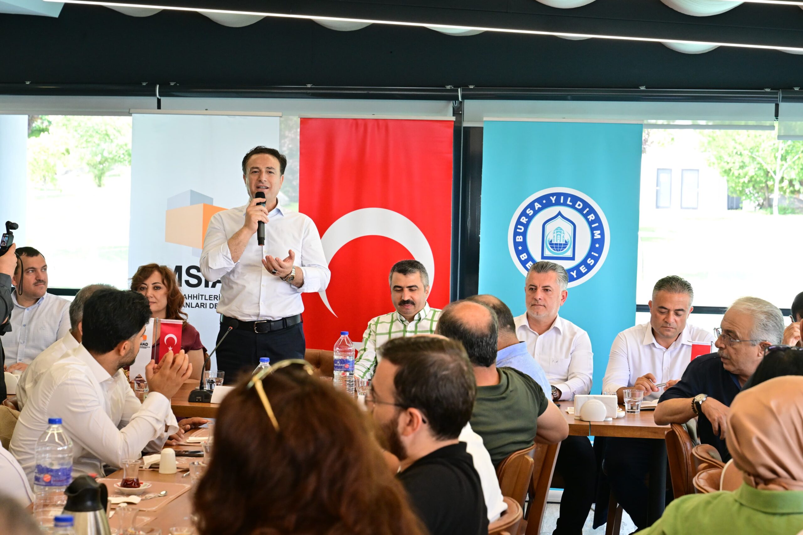 ‘PARA DEĞİL MEYDANLAR, PARKLAR, YOLLAR KAZANIYORUZ’