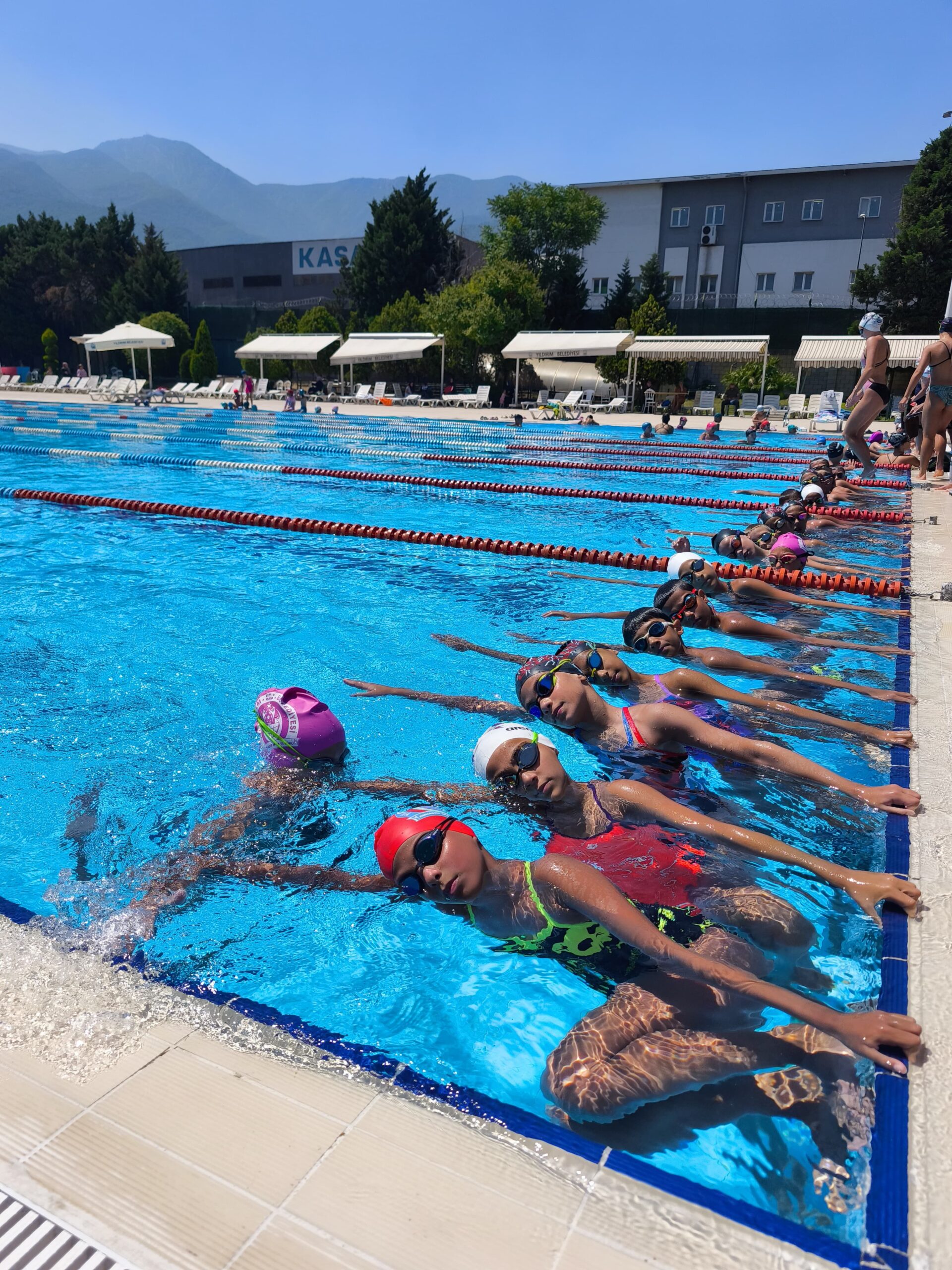 YILDIRIM’DA YÜZME BİLMEYEN ÇOCUK KALMAYACAK