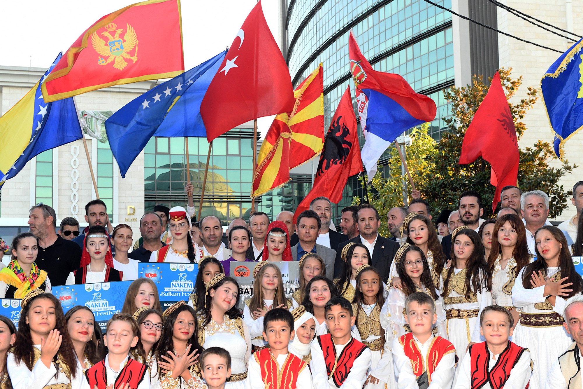 Osmangazi’de Uluslararası Balkan Festivali renkli görüntülerle start aldı
