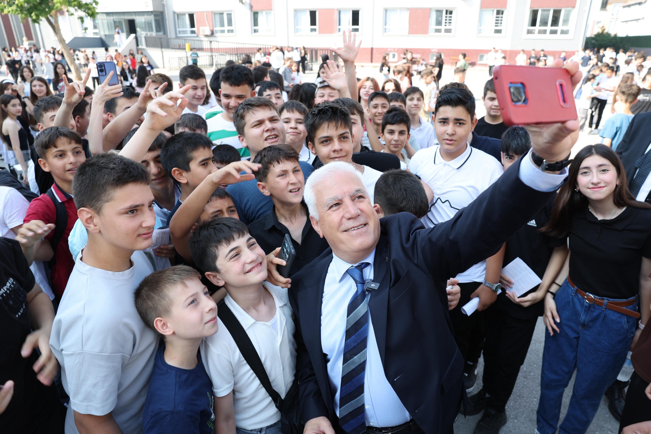 Büyükşehir'den öğrencilere eğitim desteği