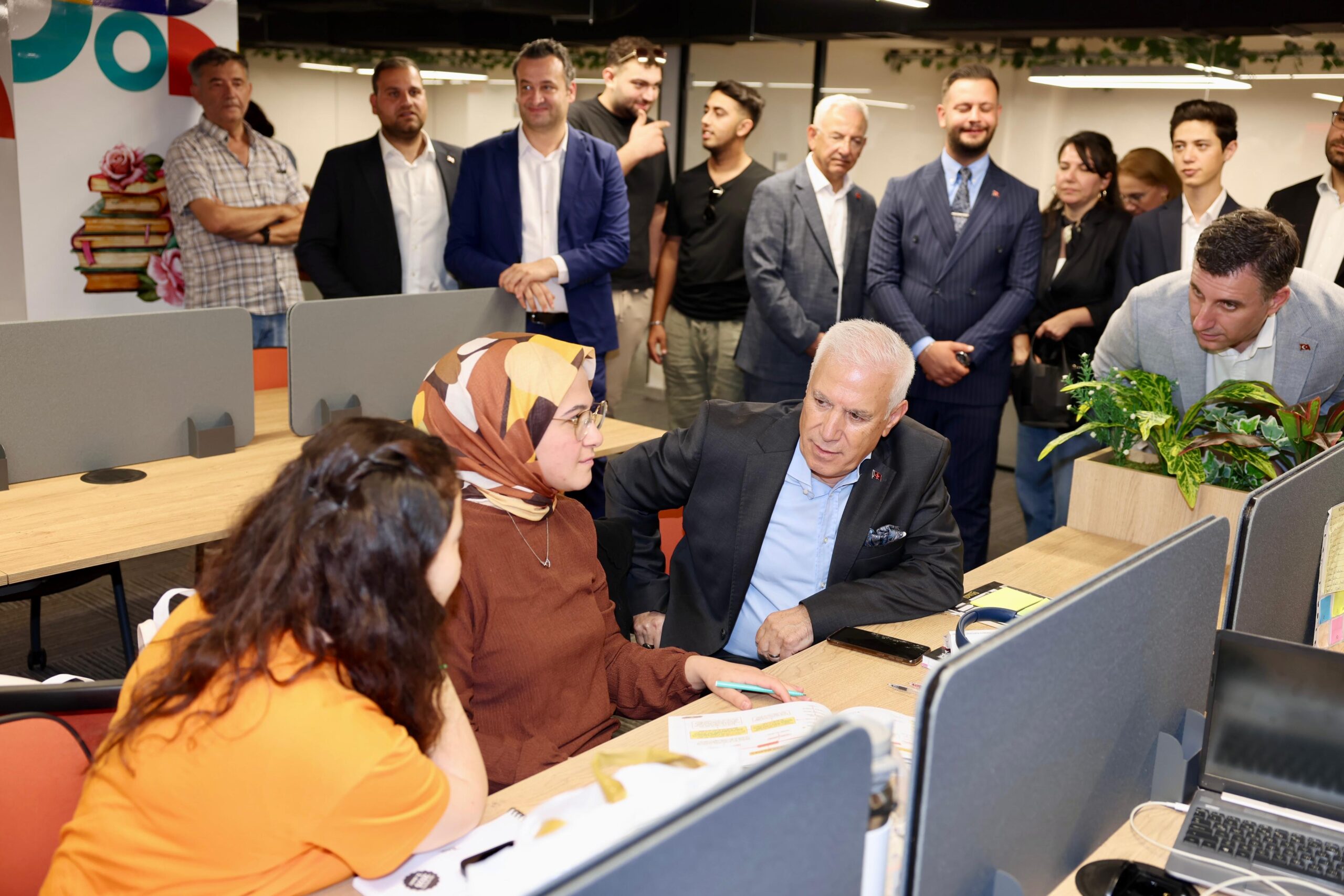 Gençliğe yatırım sürüyor: Gemlik Gençlik Merkezi hizmete açıldı