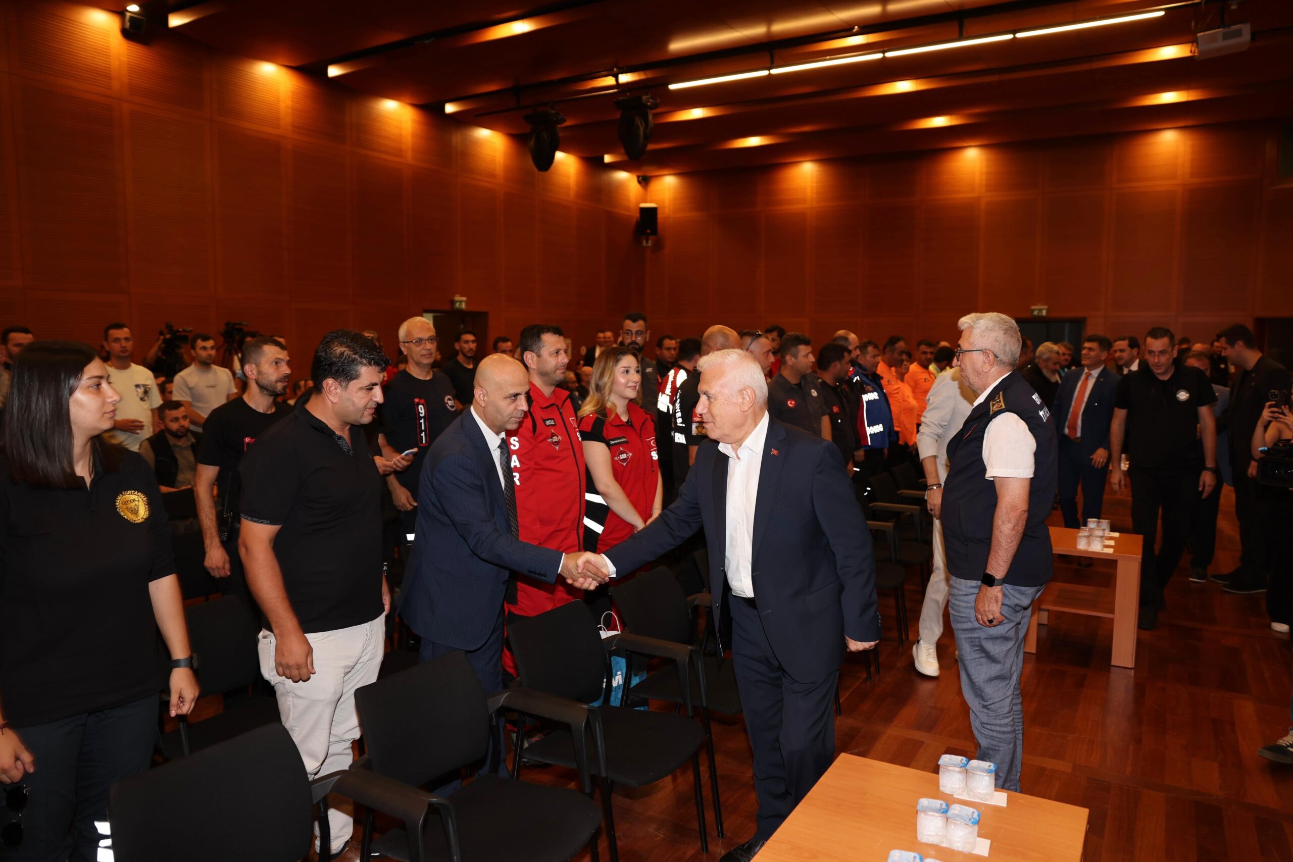 Başkan Bozbey’den alev savaşçılarına teşekkür