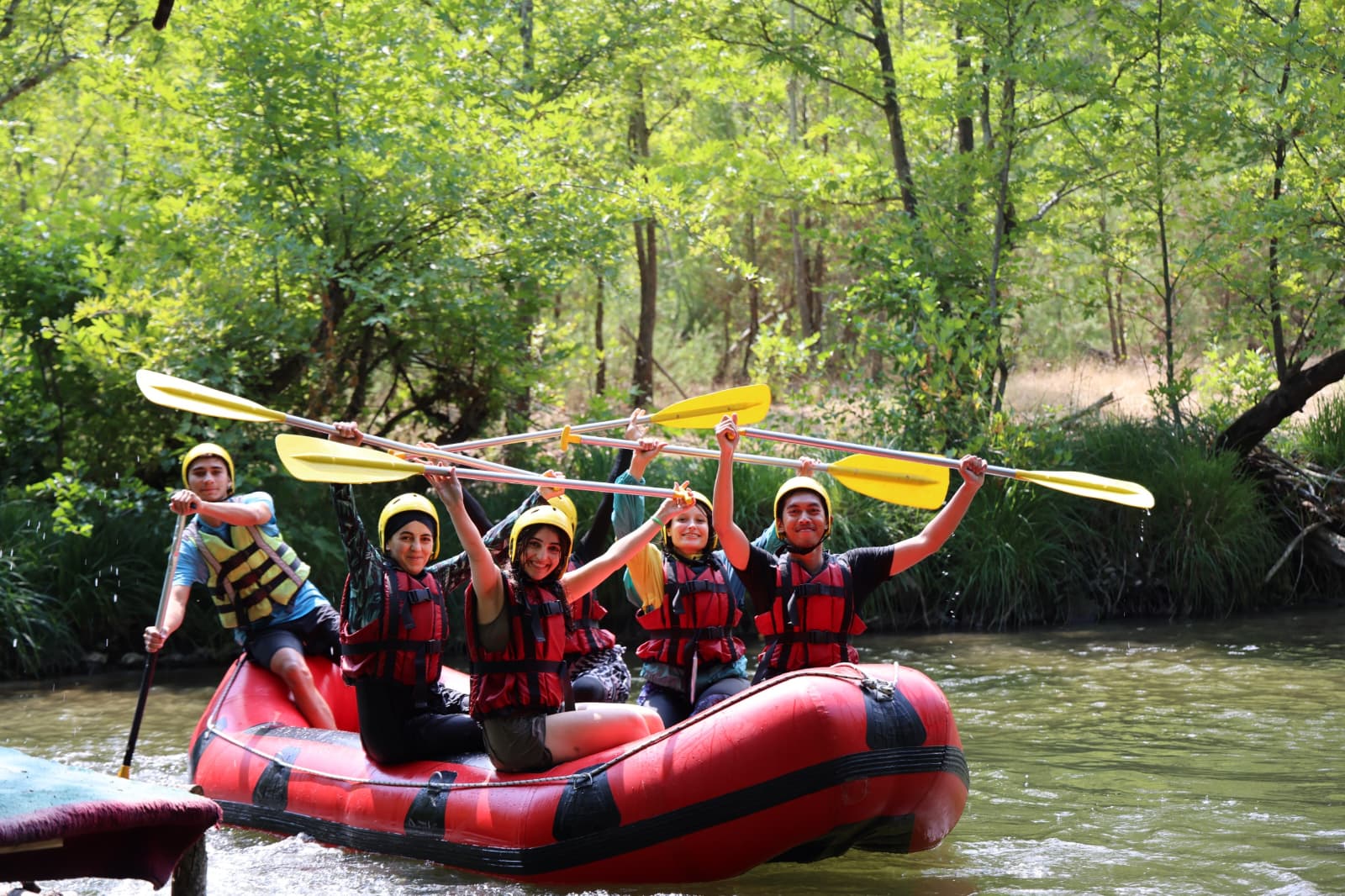 Bursa’da gençler rafting heyecanı yaşadı