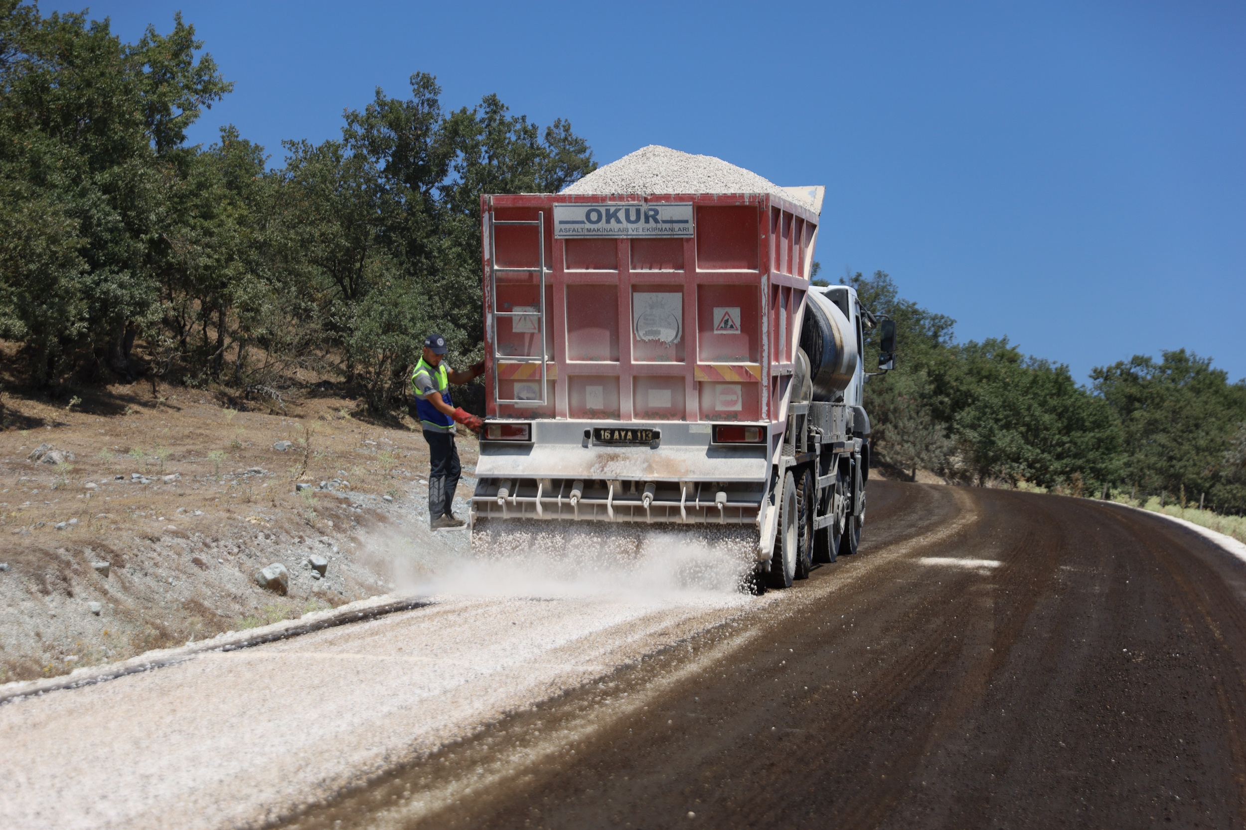 Mustafakemalpaşa’nın kırsal yollarına konfor geliyor