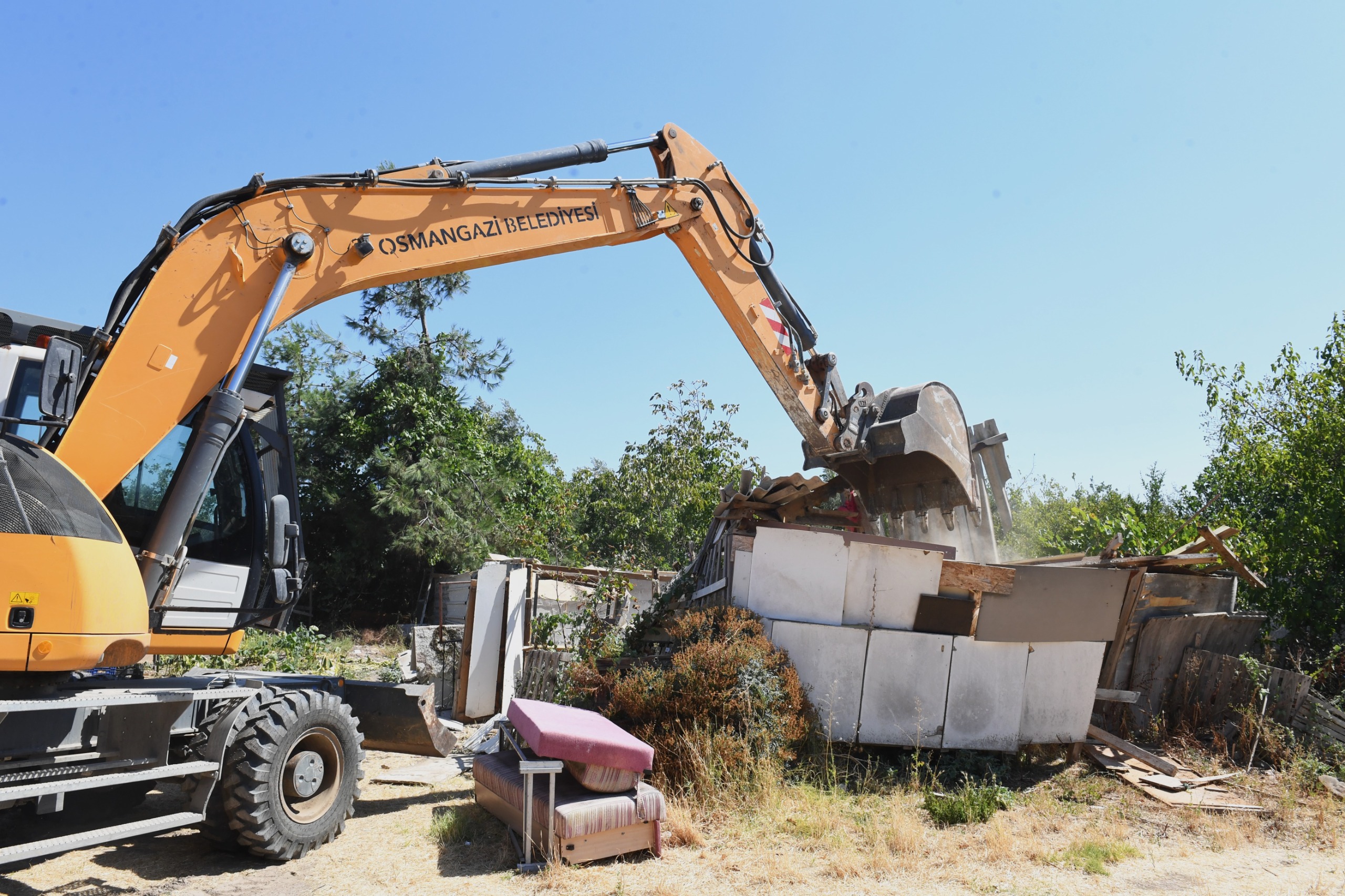 Sit alanına yapılan kaçak yapılar yıkıldı