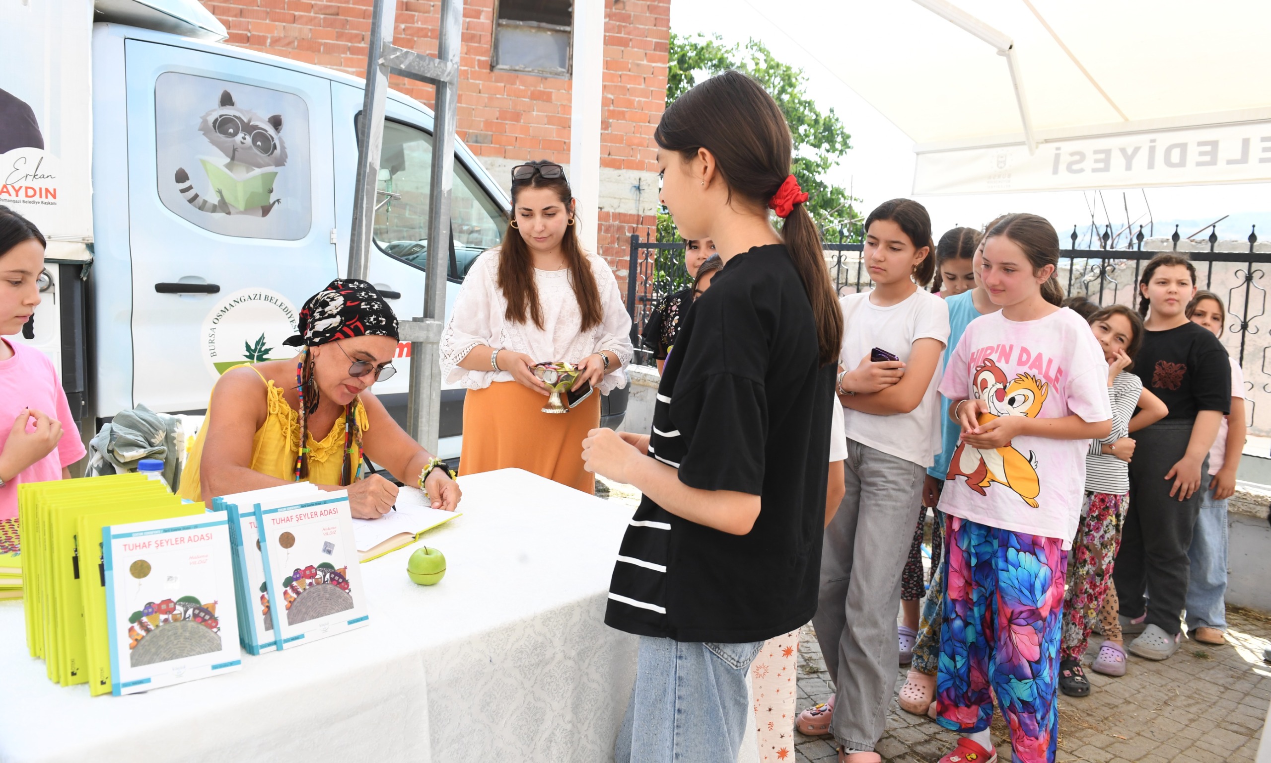 Gezici Kütüphane çocukları bilgiyle donatıyor