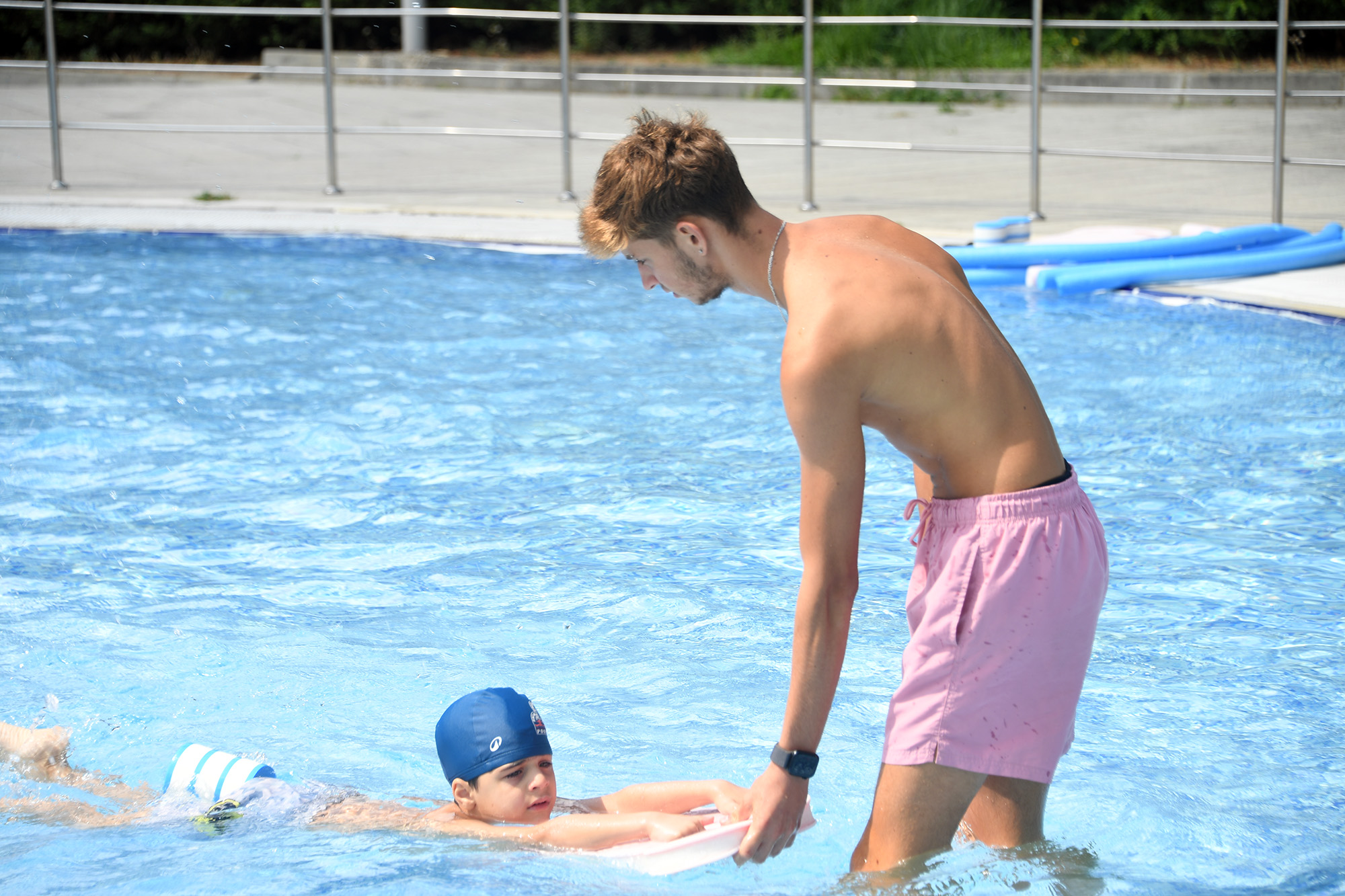 Osmangazi’de minikler yaz tatilinde yüzmeyi öğrendi