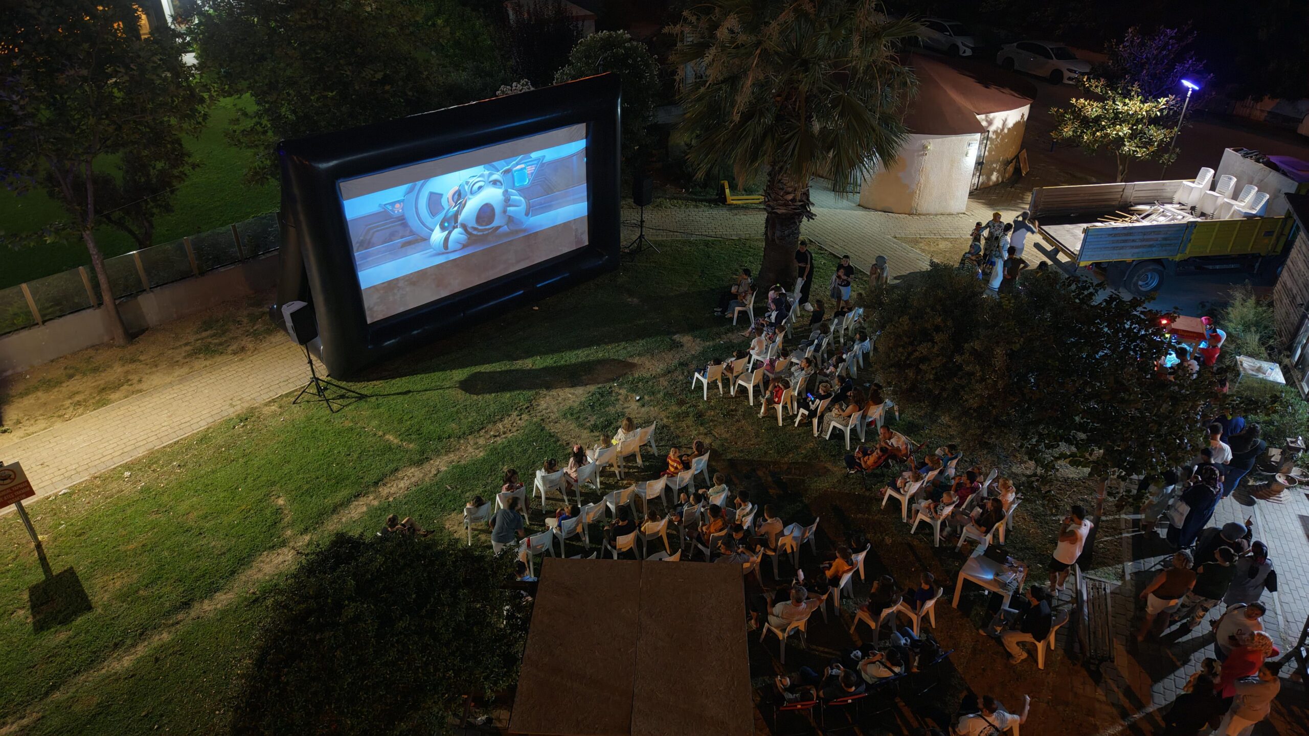 Gemlik’te Çocuklara Açık Hava Sinema Keyfi