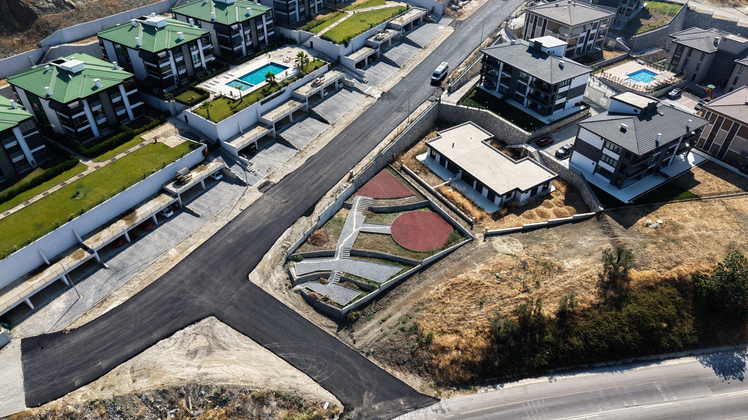 Gemlik’te Üç Koldan Yol Yapımı Sürüyor