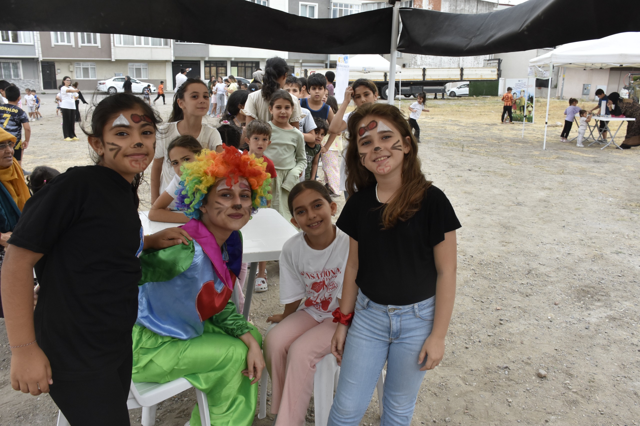 Karacabey’de sokaklar çocukların kahkahalarıyla şenleniyor