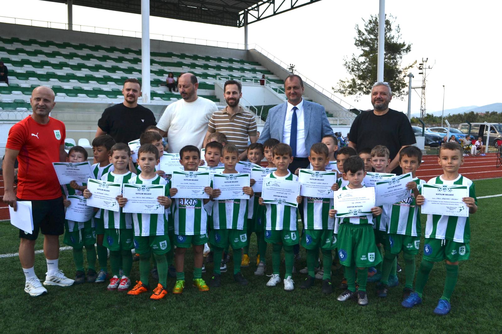 İznikspor Yaz Futbol Okulu’nda Sertifika Heyecanı